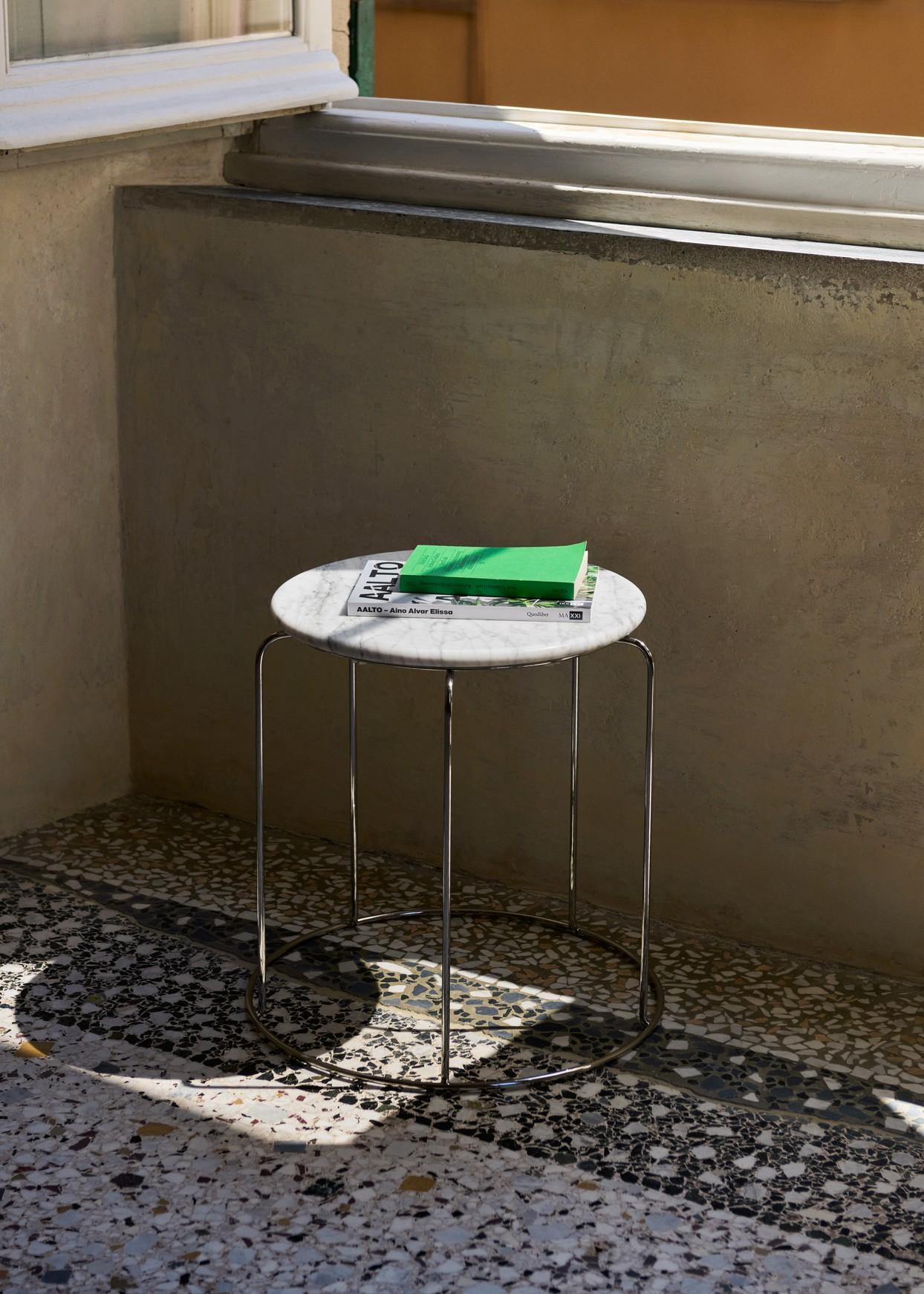 Coppia di sgabelli Wire Stool VP11, acciaio lucidato a specchio/Bianco Carrara, di Verner Panton in vendita 4