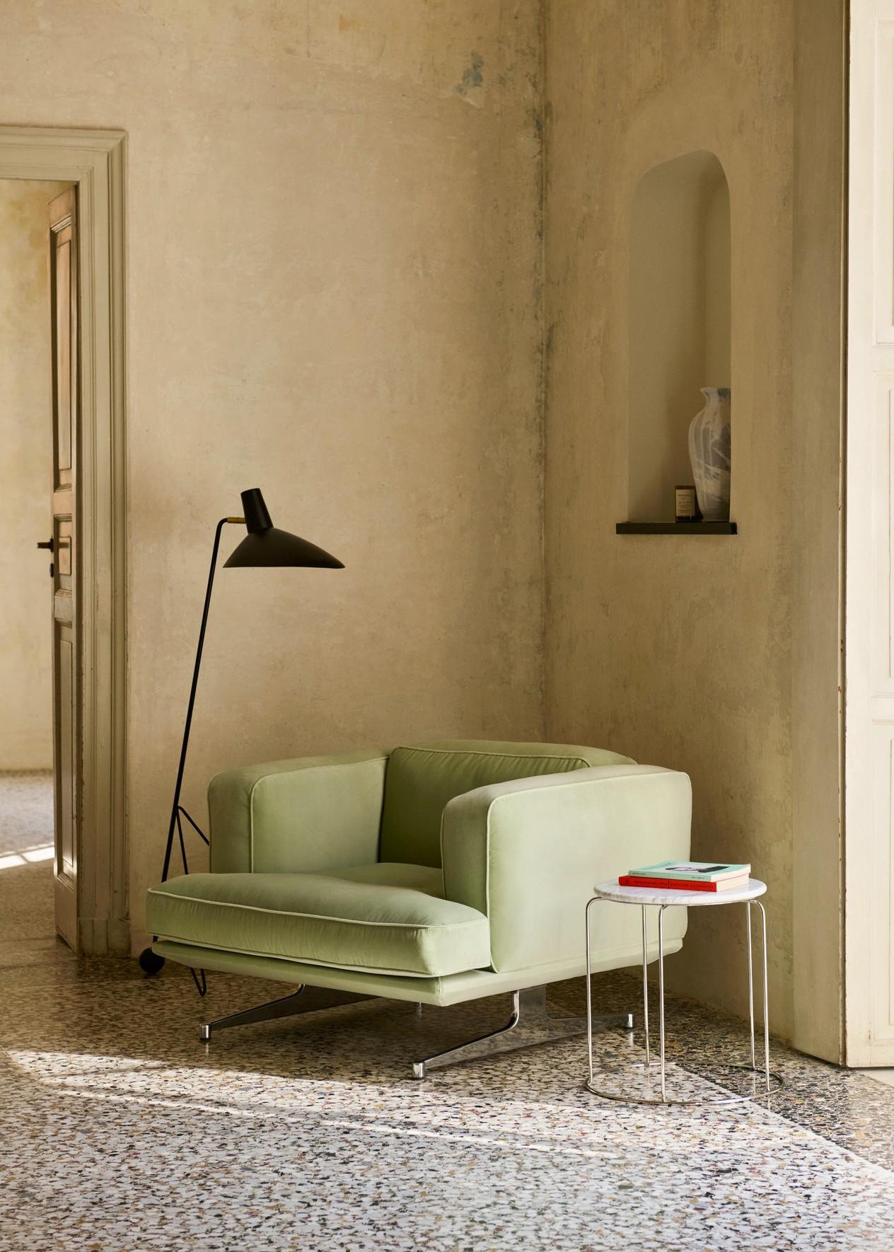 Scandinavo moderno Coppia di sgabelli Wire Stool VP11, acciaio lucidato a specchio/Bianco Carrara, di Verner Panton in vendita