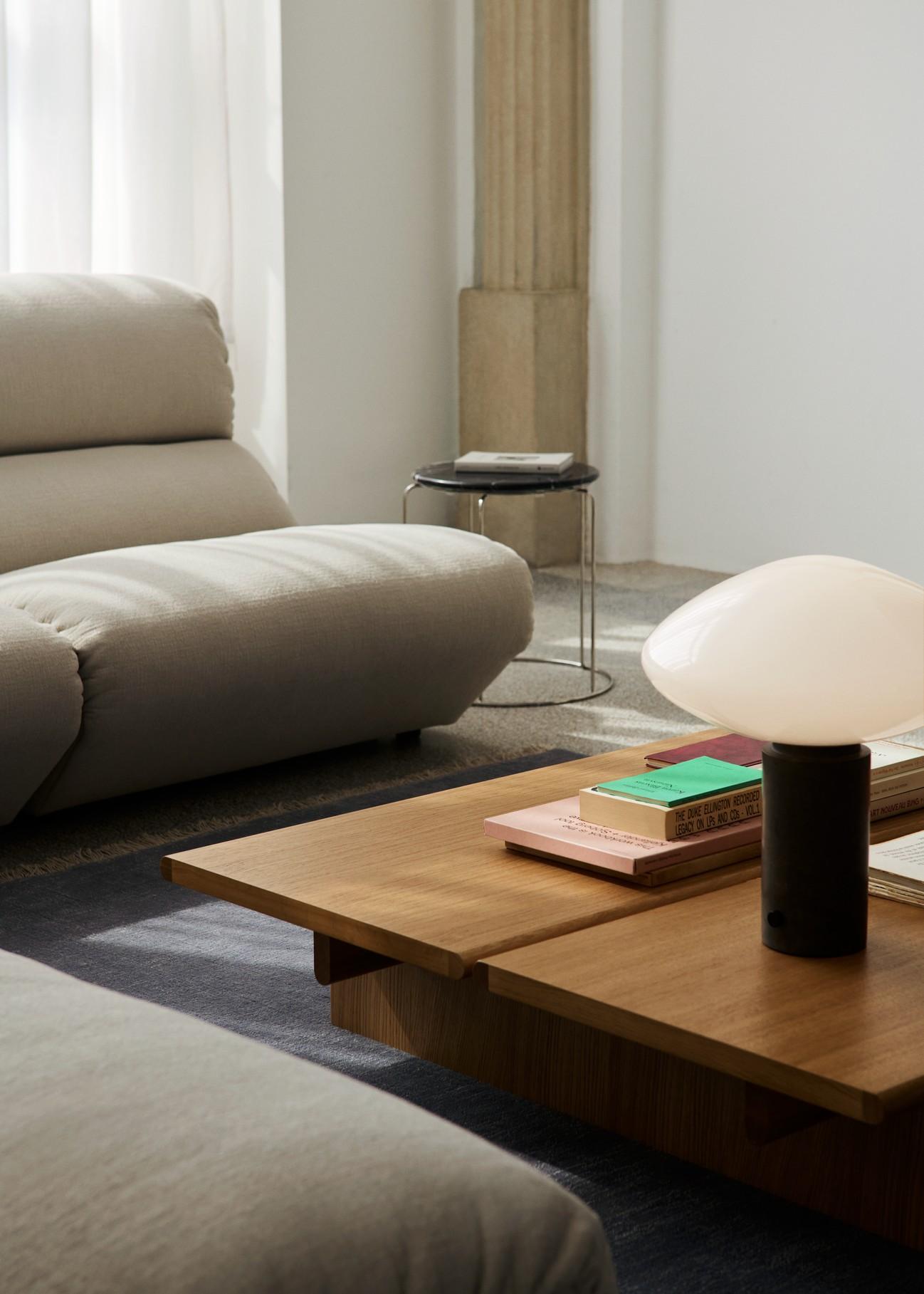 Paar Drahthocker aus spiegelpoliertem Stahl/Nero Marquina Marmor, Verner Panton im Angebot 2