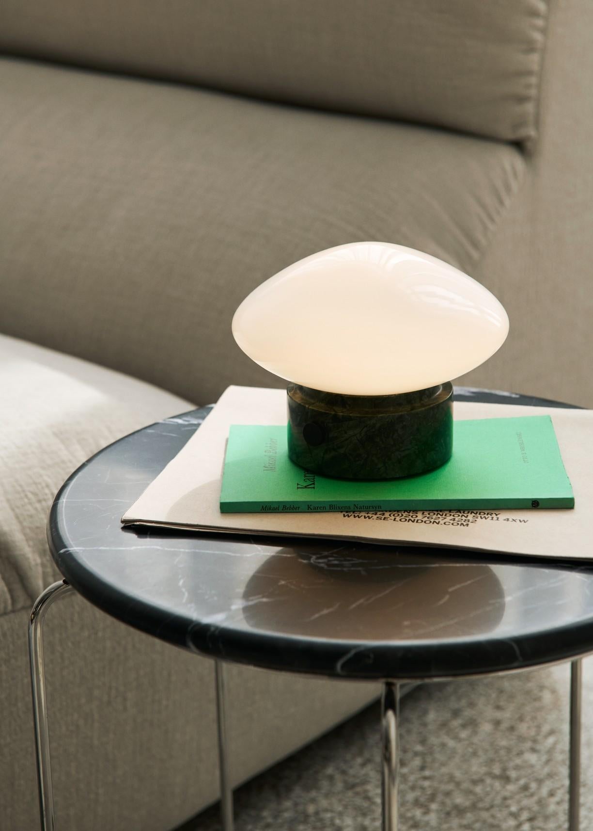 Paar Drahthocker aus spiegelpoliertem Stahl/Nero Marquina Marmor, Verner Panton im Angebot 3