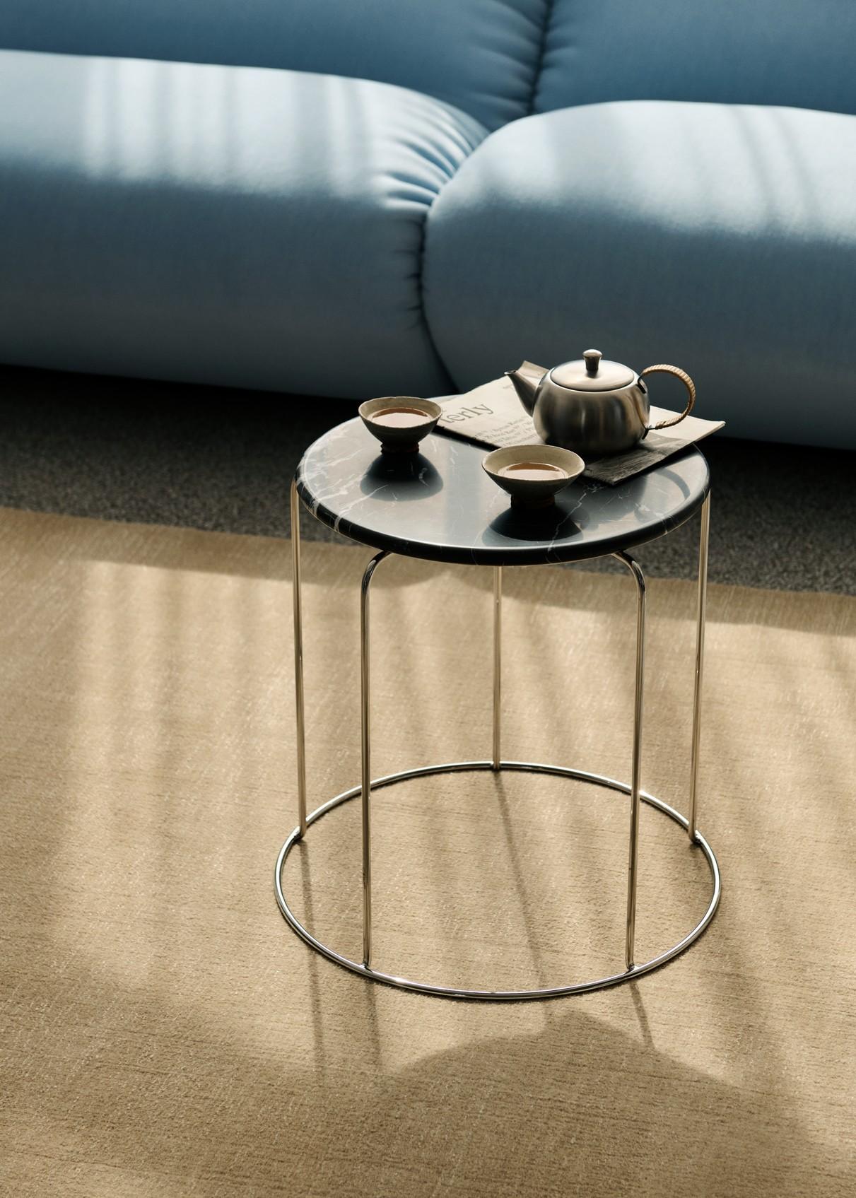 Paar Drahthocker aus spiegelpoliertem Stahl/Nero Marquina Marmor, Verner Panton im Angebot 10