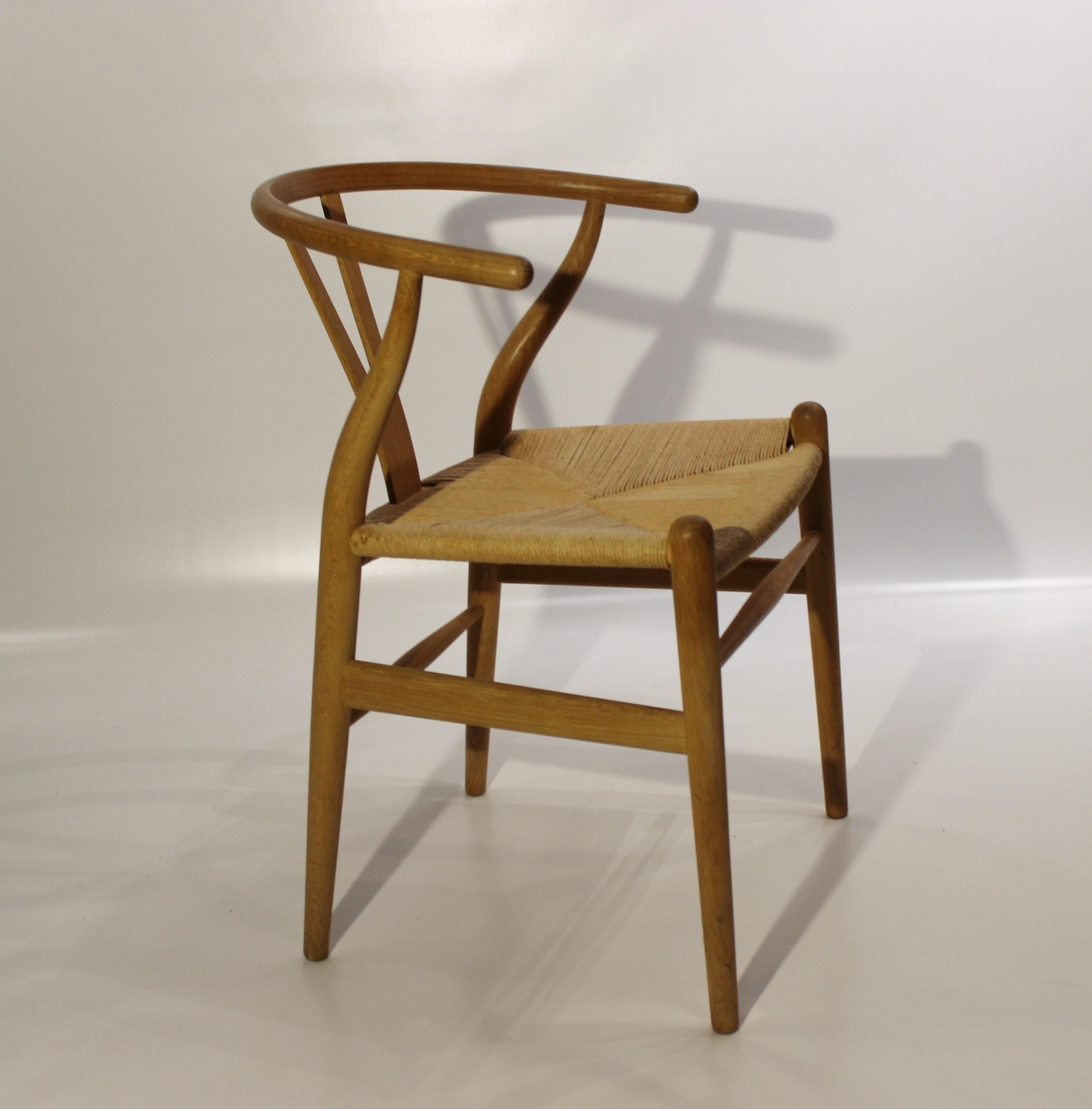 Mid-20th Century Pair of Wishbone Chairs, in Oak, Model CH24, Hans J. Wegner