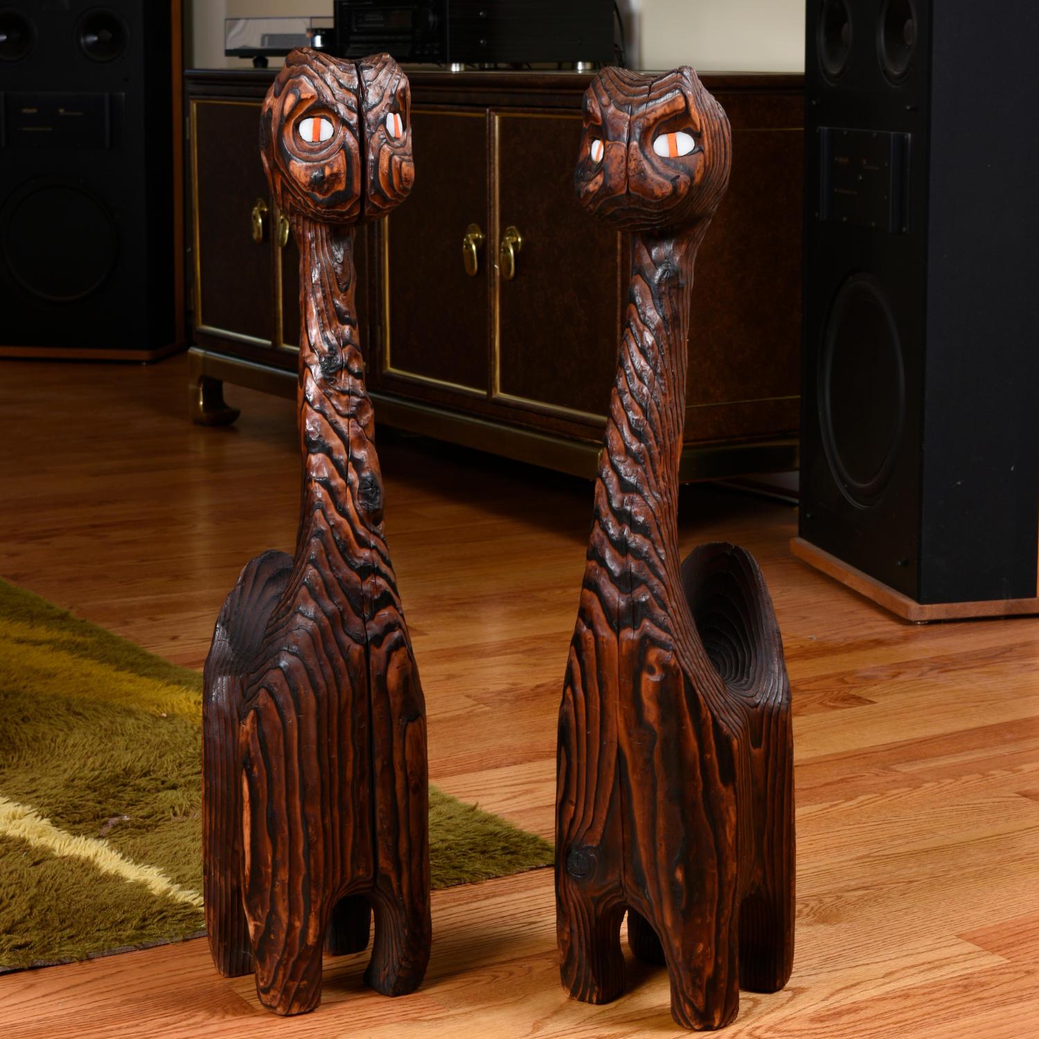 Pareja de Figuras Escultura Gato Cabeza de Carne de Madera de Cedro Tallada Witco Tiki en venta 4