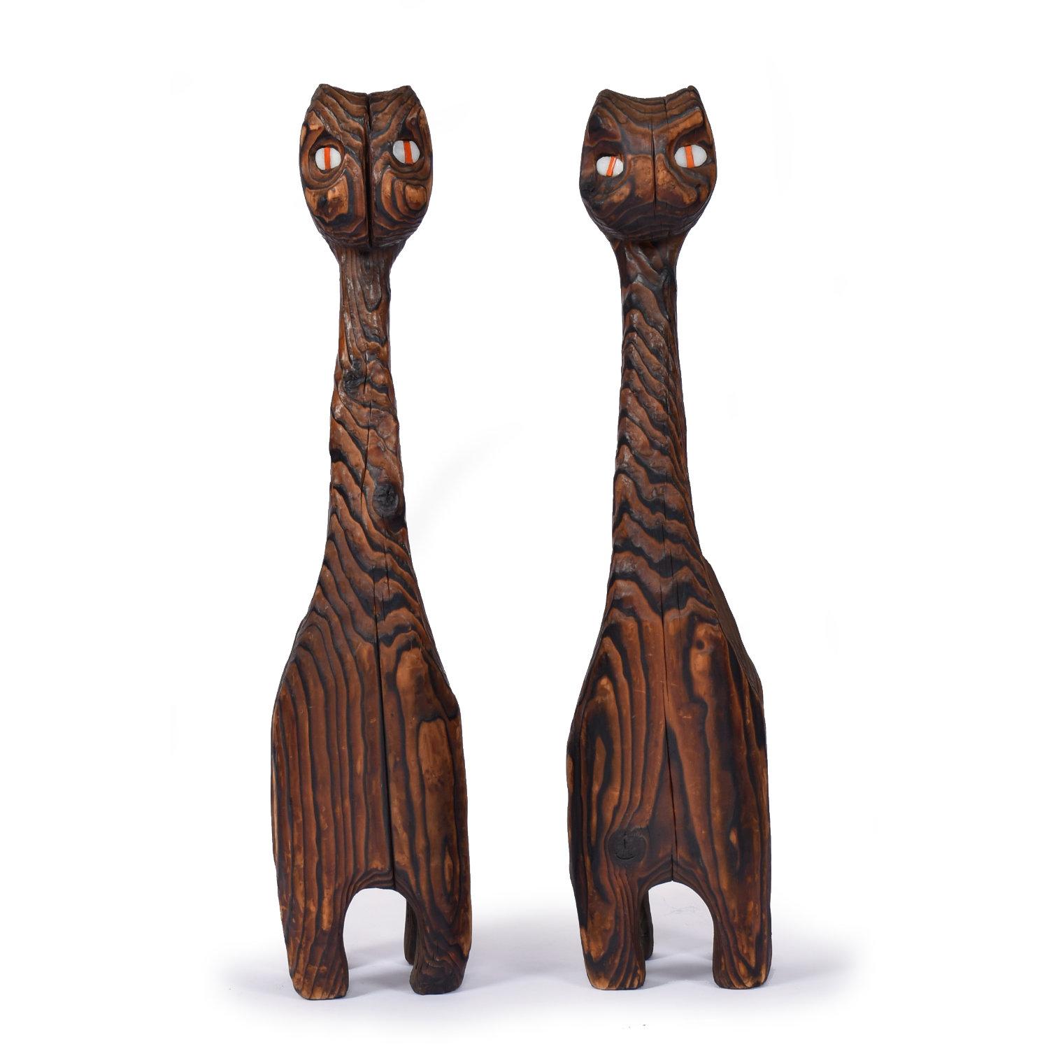Pareja de Figuras Escultura Gato Cabeza de Carne de Madera de Cedro Tallada Witco Tiki Moderno de mediados de siglo en venta