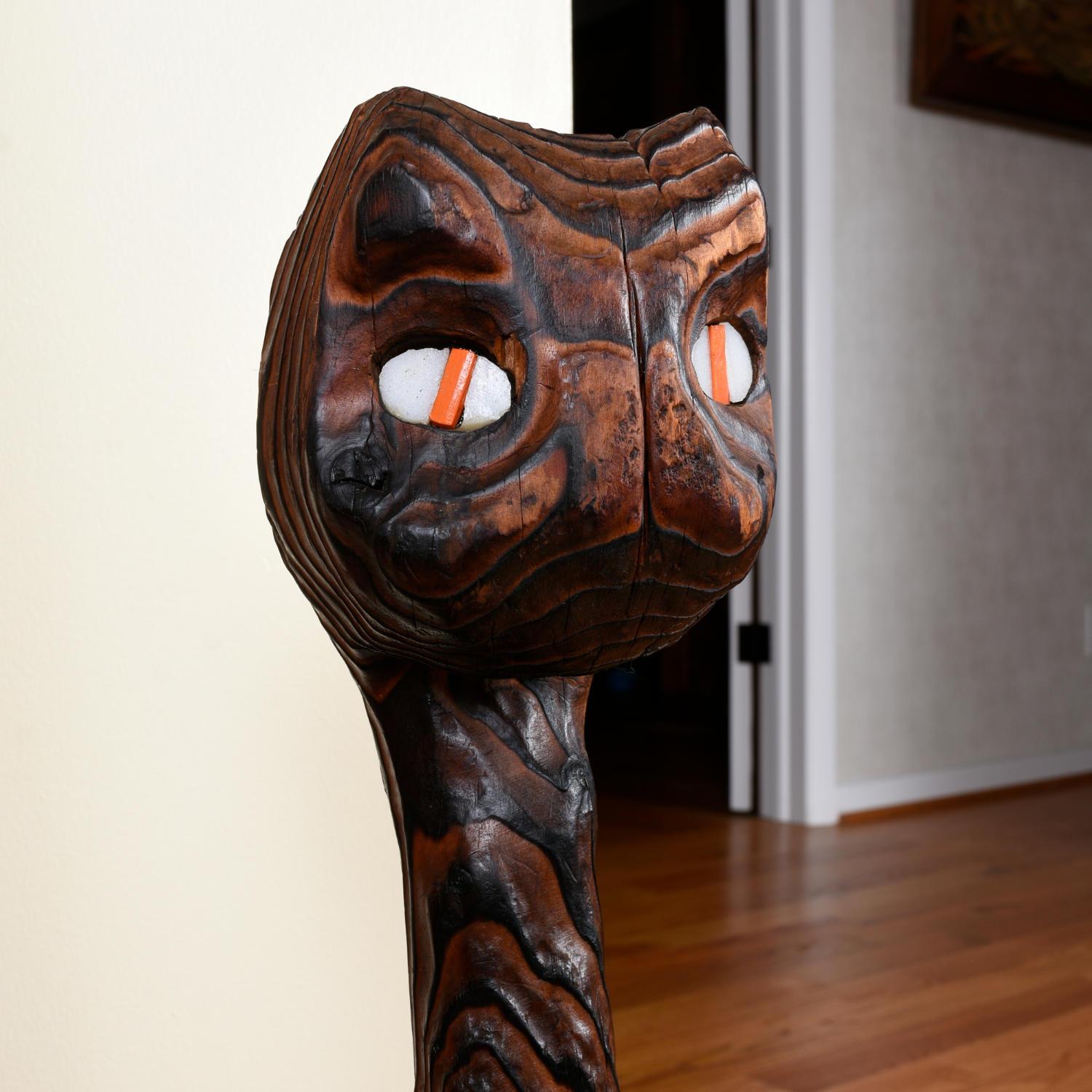 Pareja de Figuras Escultura Gato Cabeza de Carne de Madera de Cedro Tallada Witco Tiki mediados del siglo XX en venta
