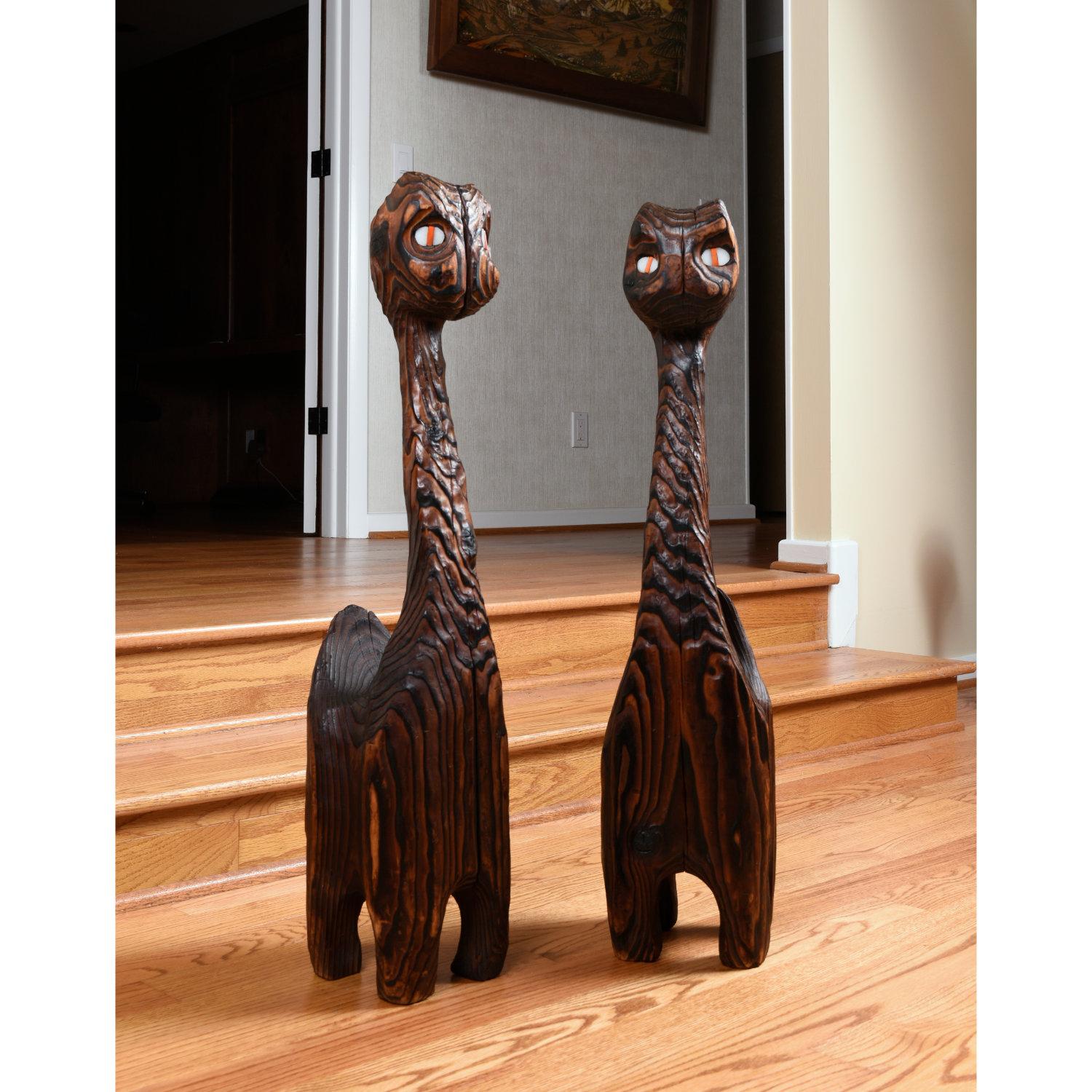 Pareja de Figuras Escultura Gato Cabeza de Carne de Madera de Cedro Tallada Witco Tiki en venta 3