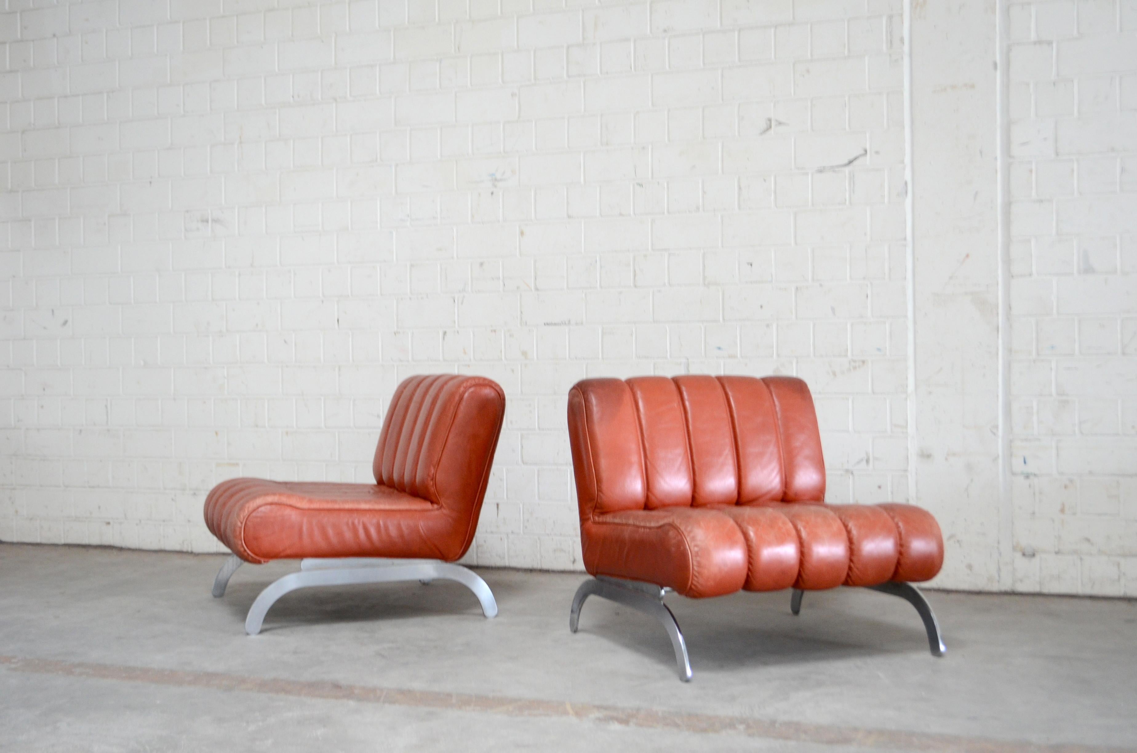 From austrian manufacture Wittmann comes this great pair of lounge chairs.
Model independence. Design year 1963.
Red aniline leather and a frame of steel and chrome.
Wittmann is a Austrian company manufacturing high-quality upholstered furniture