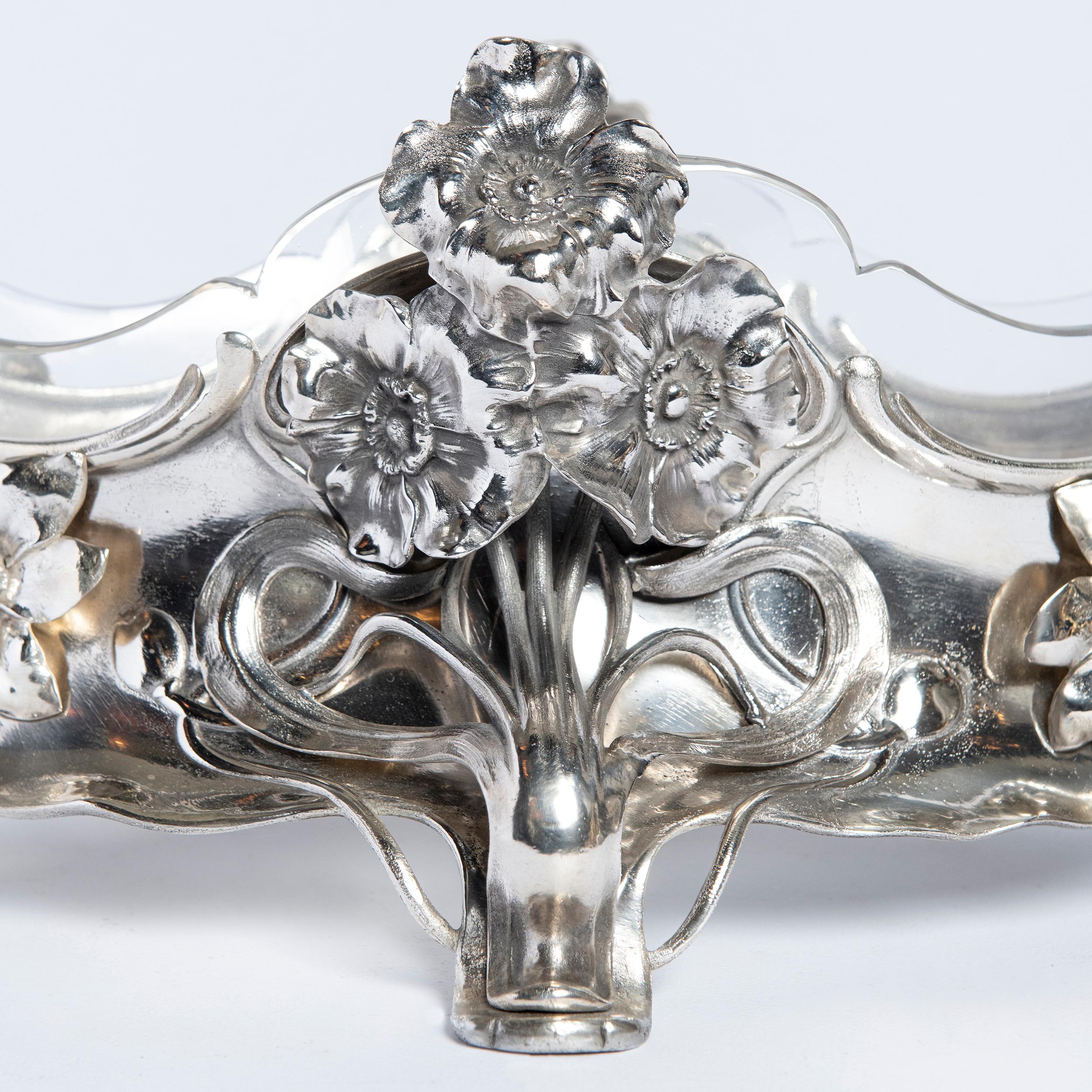 Coppia di Jardinière in argento W.M.F., periodo Jugendstil, circa 1900 In condizioni buone in vendita a Buenos Aires, Buenos Aires