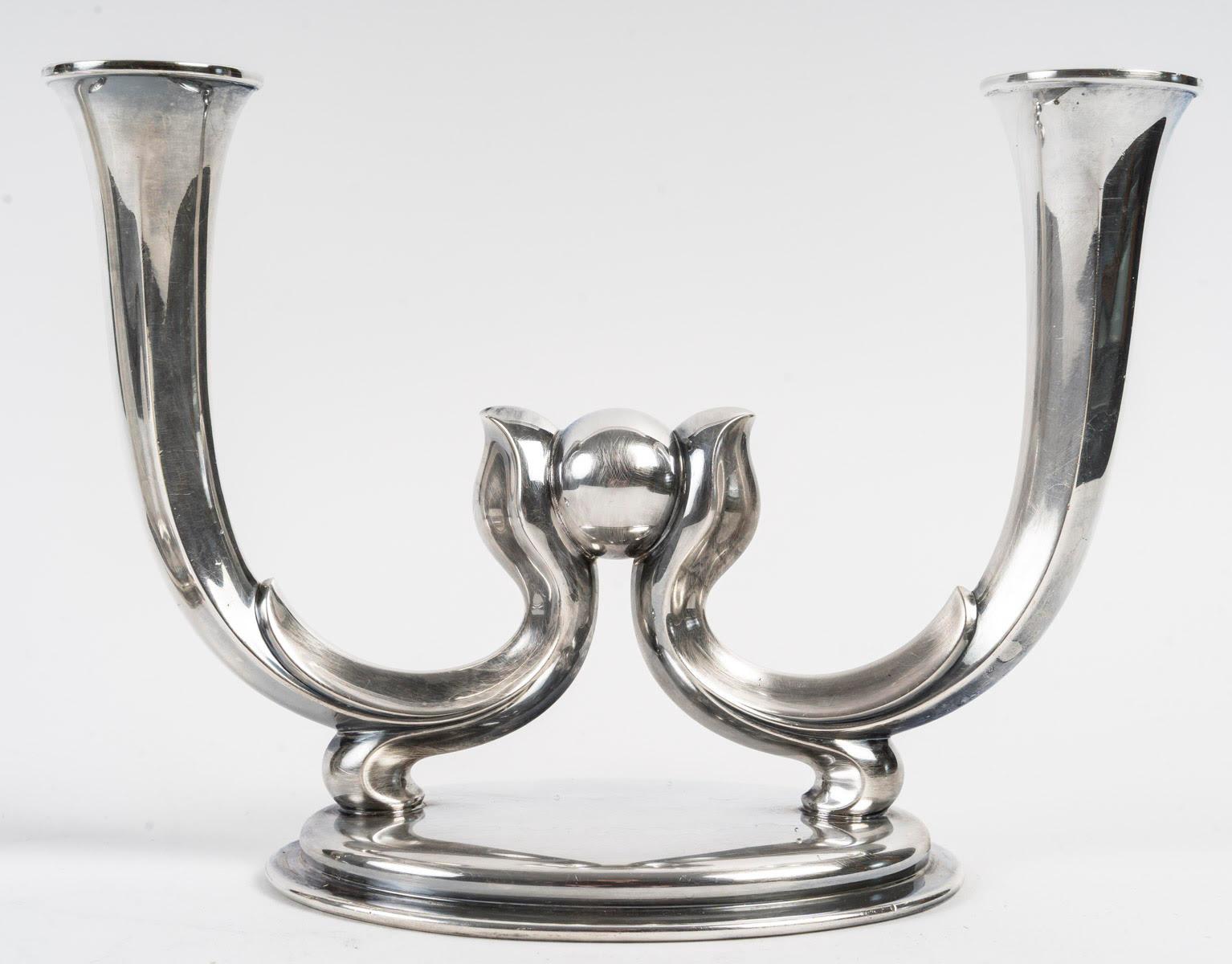 Coppia di candelieri placcati in argento WMF, 1930 circa, periodo Art Deco. In condizioni buone in vendita a Saint-Ouen, FR