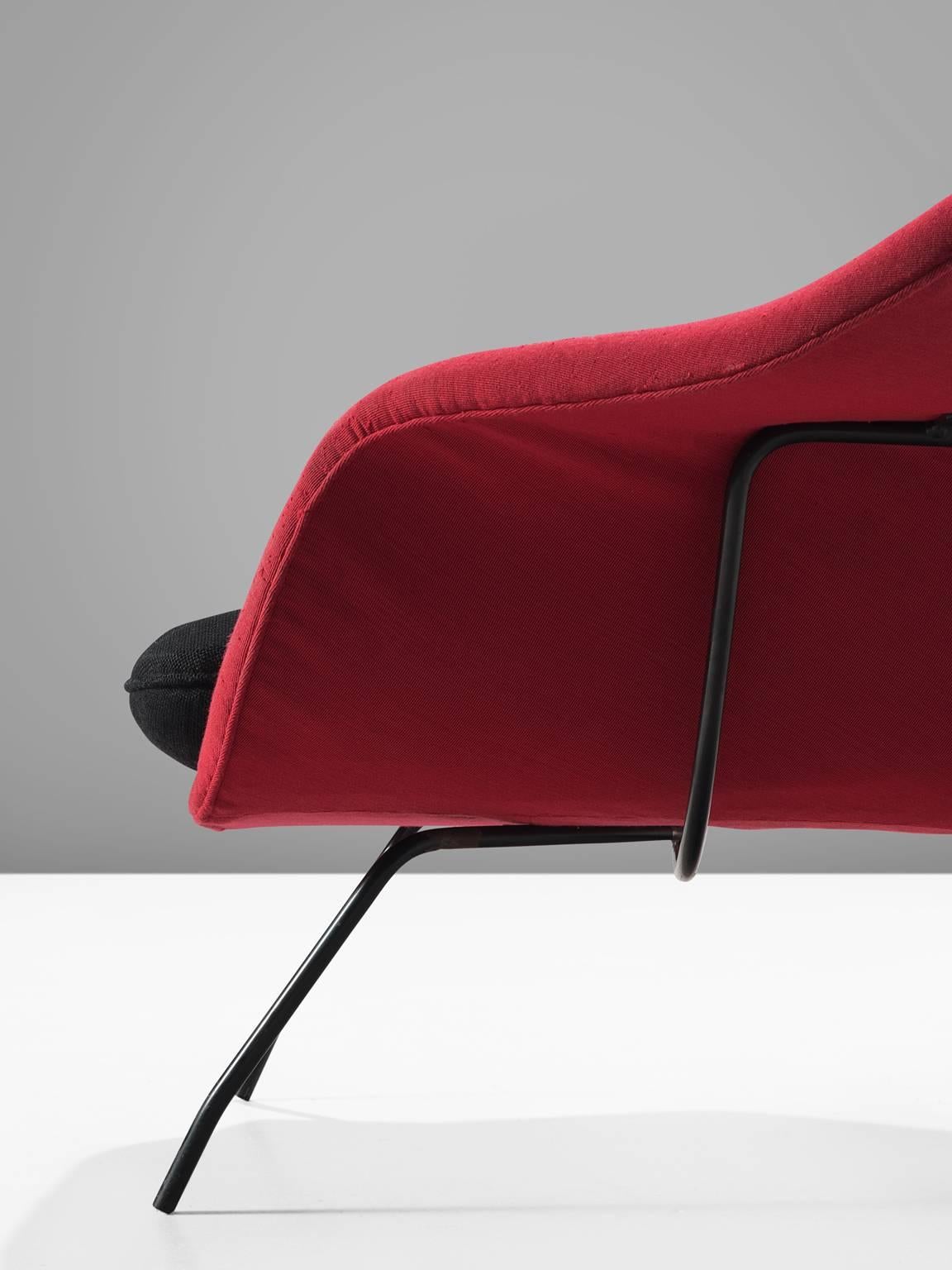 Pair of Womb Chairs by Eero Saarinen for Knoll 2