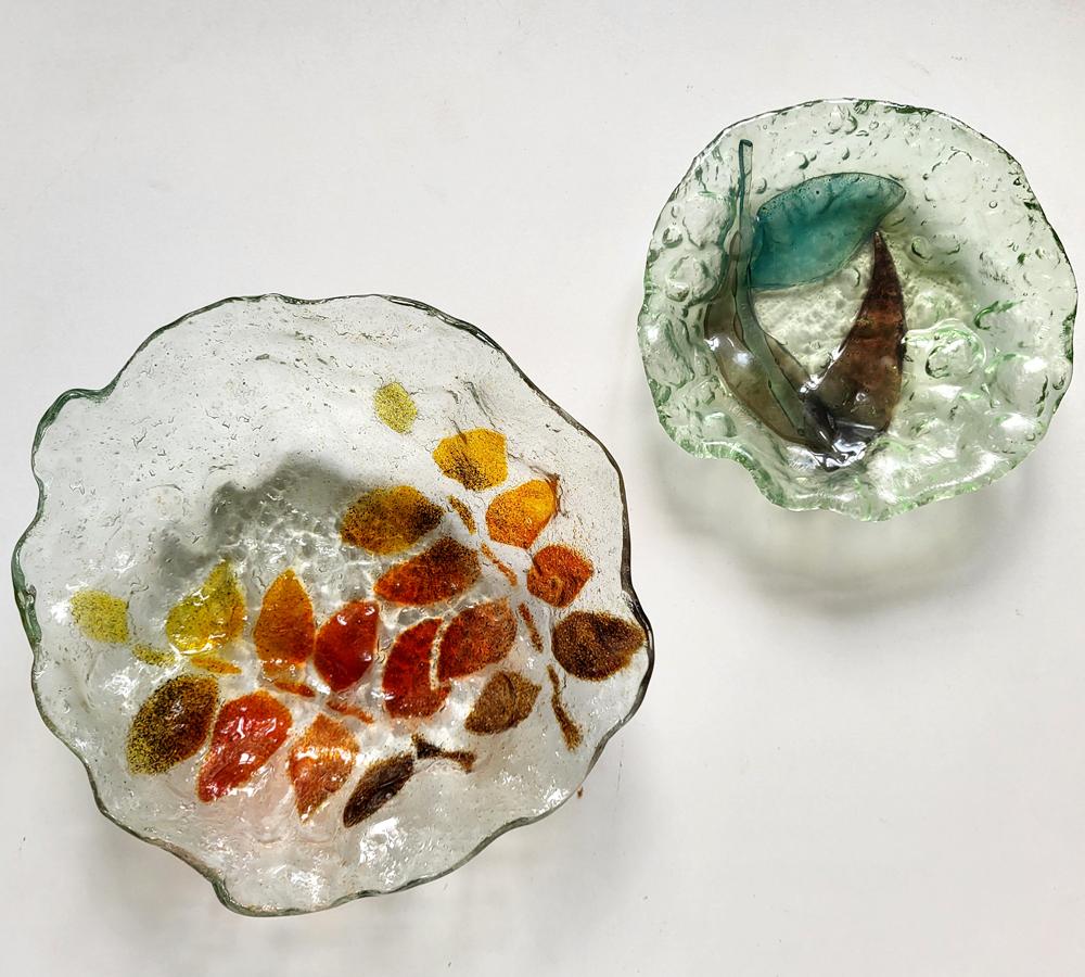 Decorative pair of unique midcentury ART glass bowls.
Germany, 1960s-1970s.

1. Height: 3.15