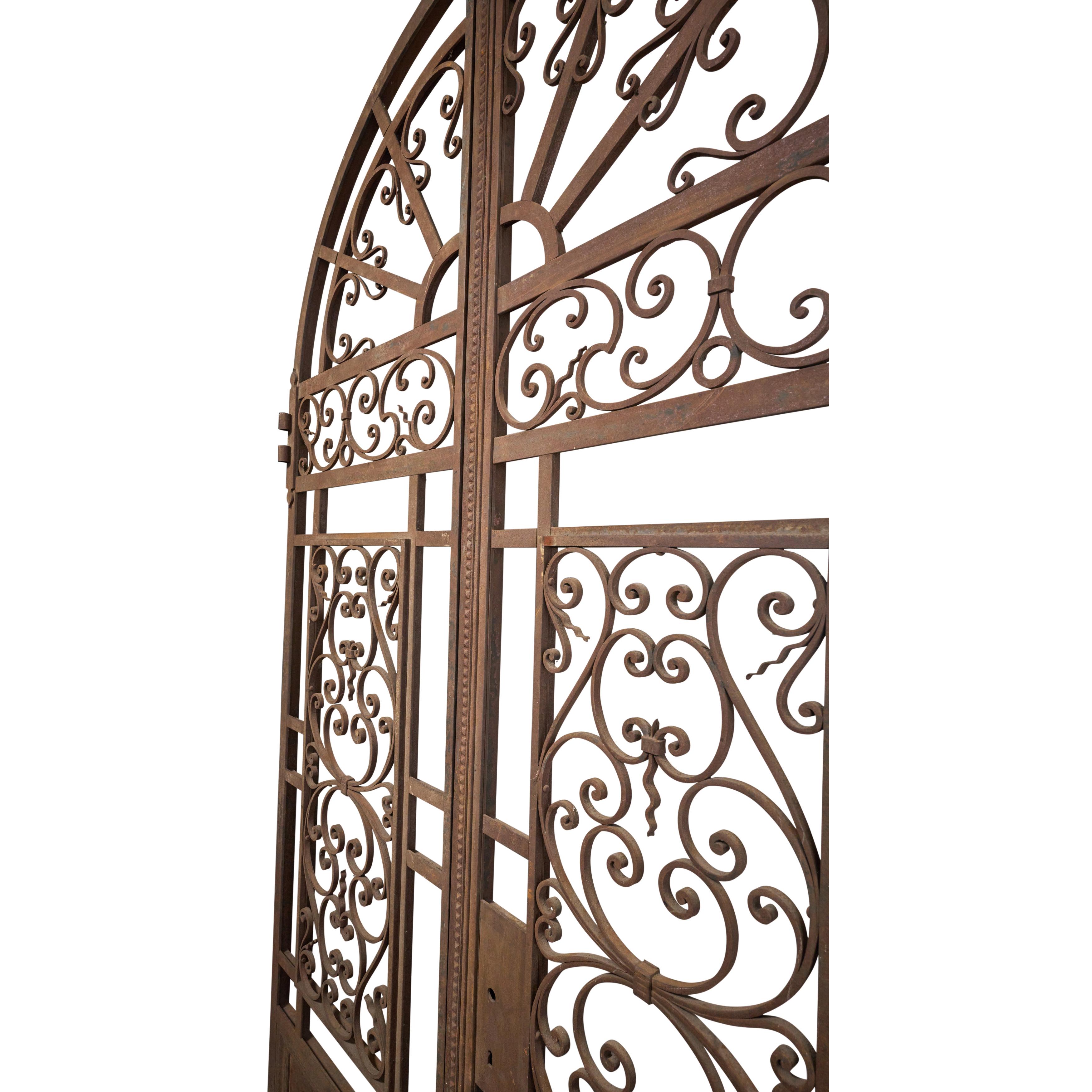 Early 20th Century Pair of Wonderful Italian Wrought Iron Arch Top Gates For Sale