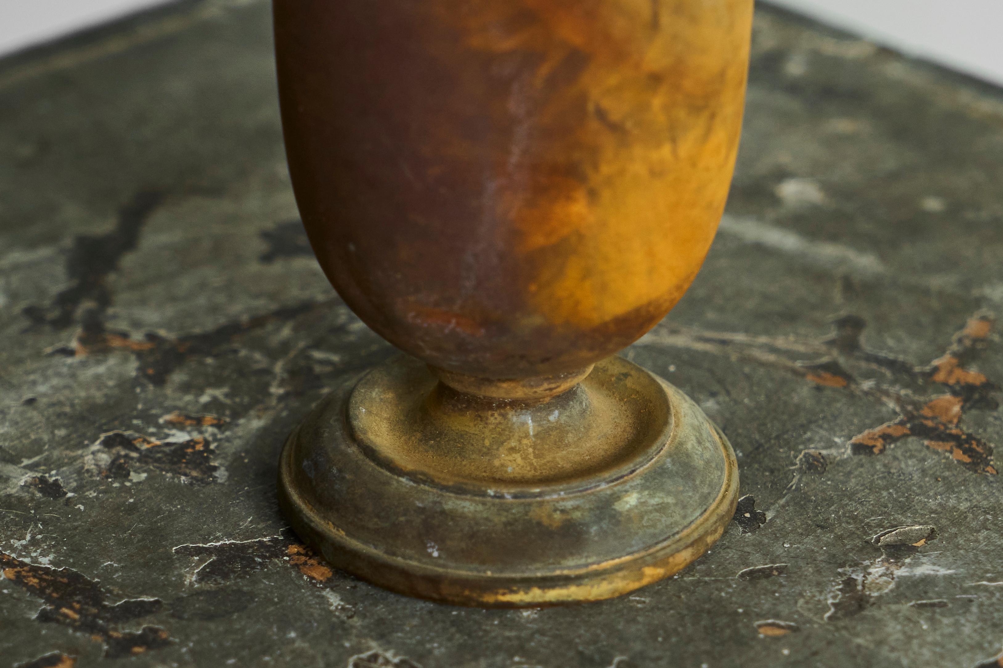 Paire de vases Art déco en métal merveilleusement patinés en vente 1