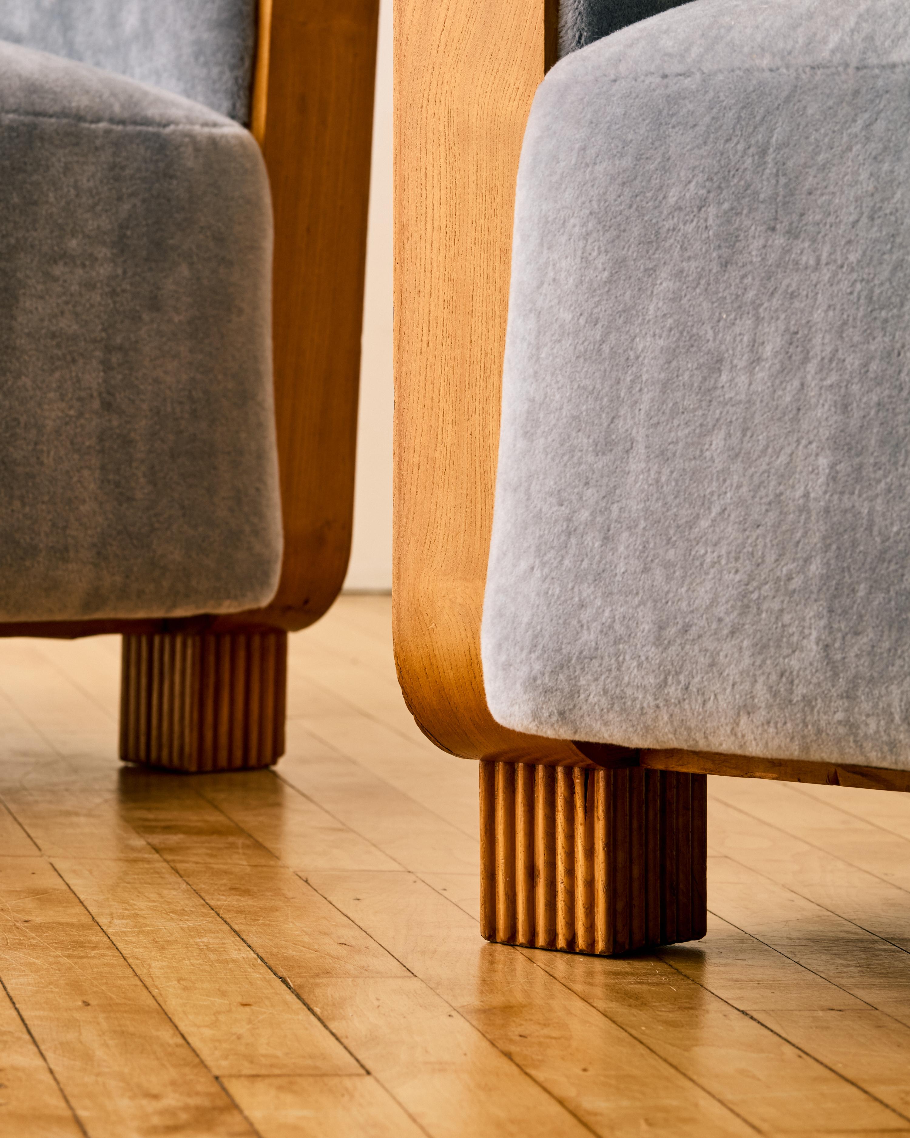 Paire de chaises longues en Wood et Mohair bleu en vente 9