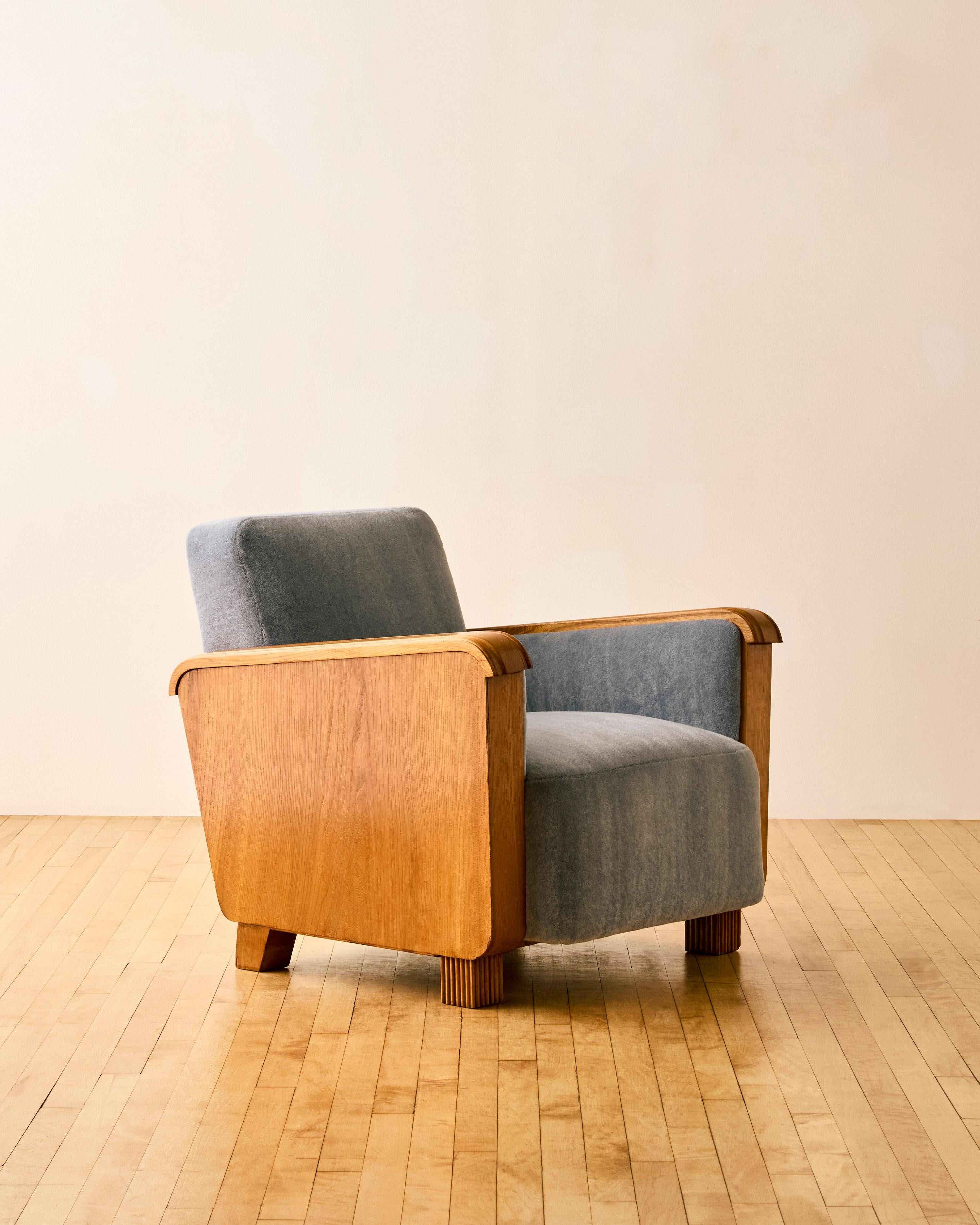Paire de chaises longues en Wood et Mohair bleu en vente 1