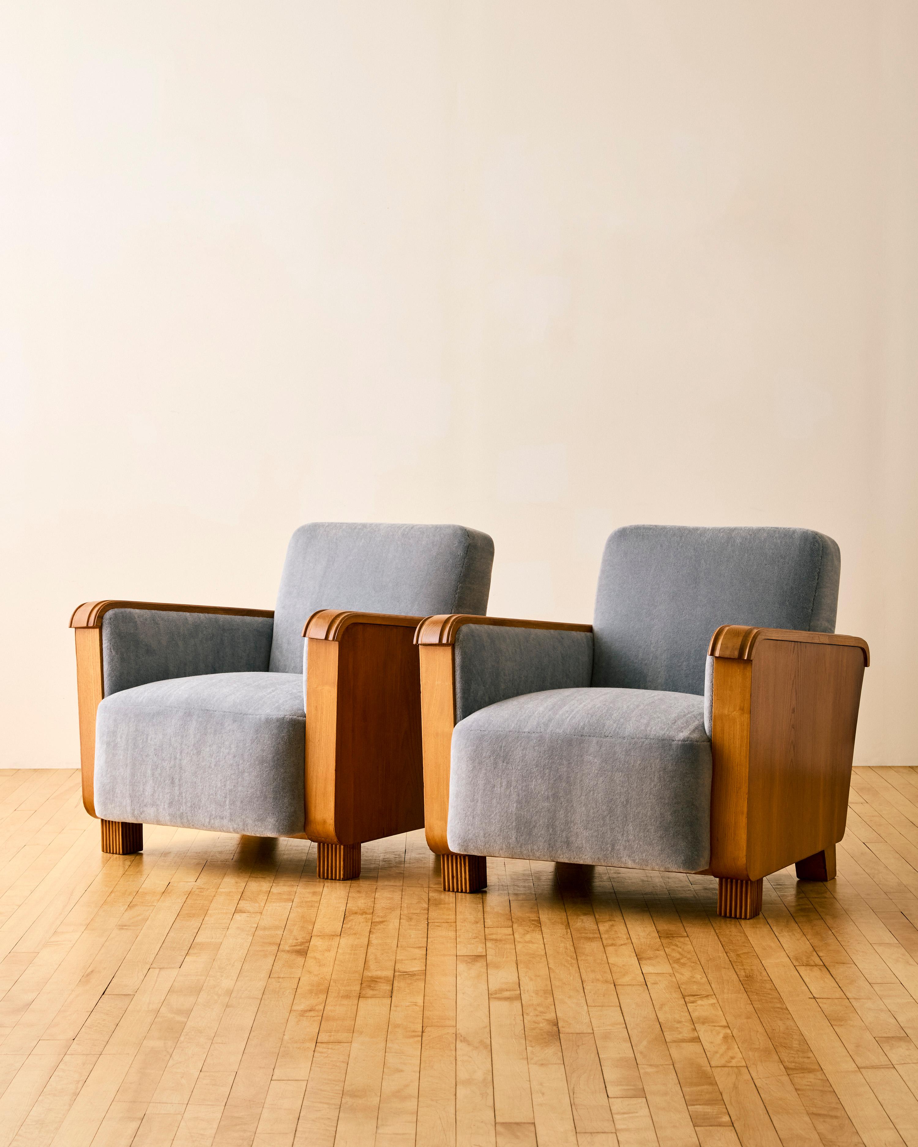 Paire de chaises longues en Wood et Mohair bleu en vente 3