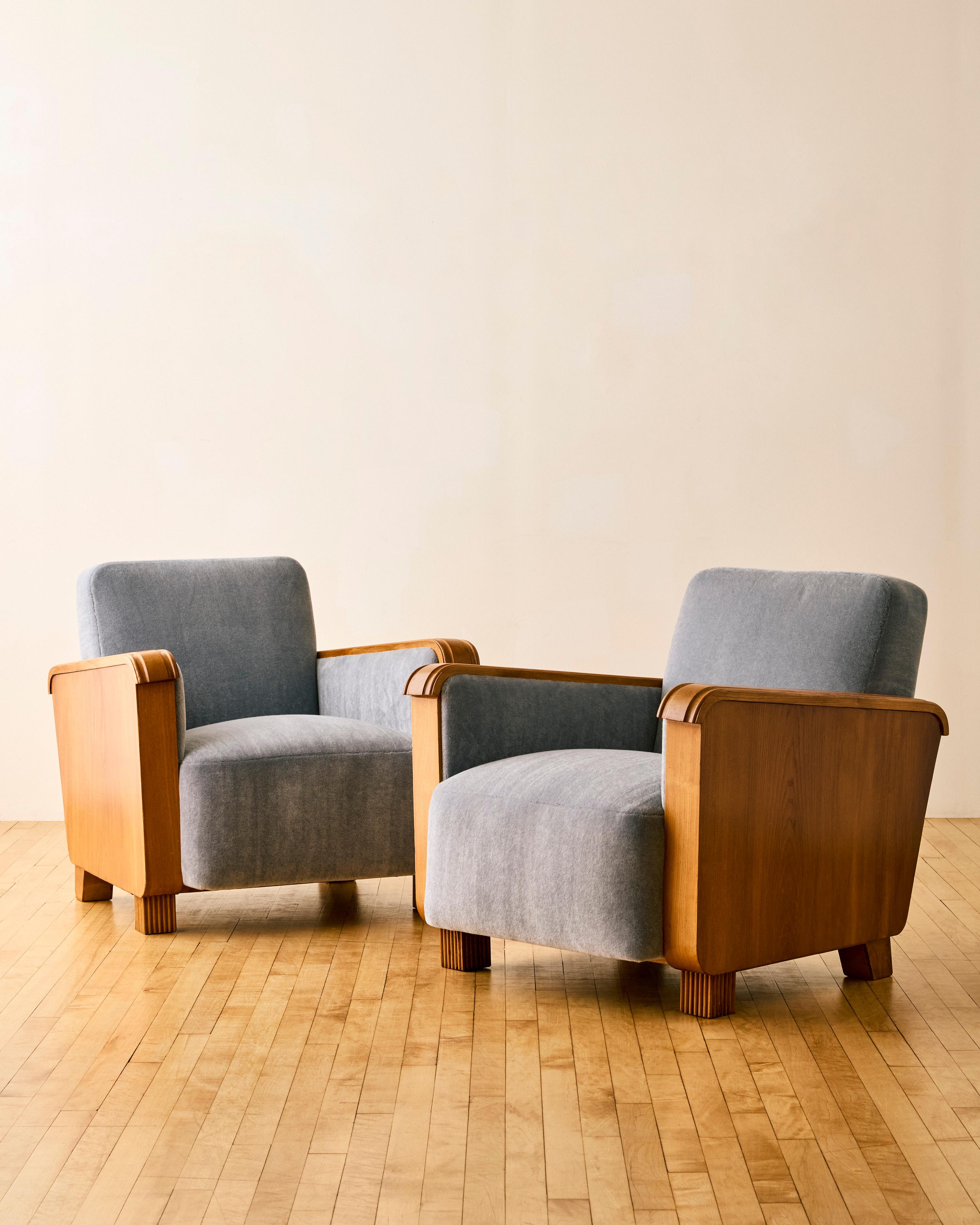 Paire de chaises longues en Wood et Mohair bleu en vente 4