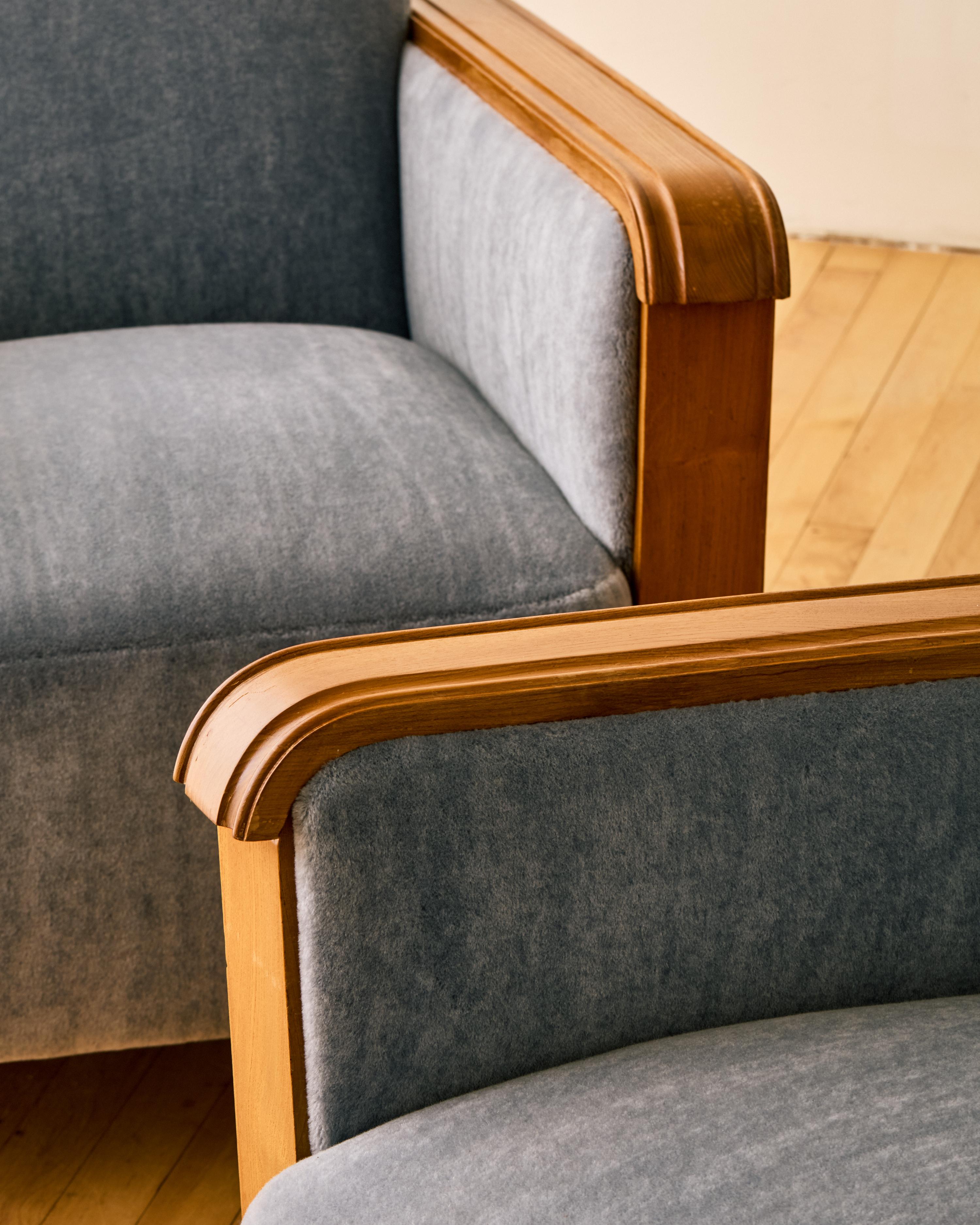 Paire de chaises longues en Wood et Mohair bleu en vente 5