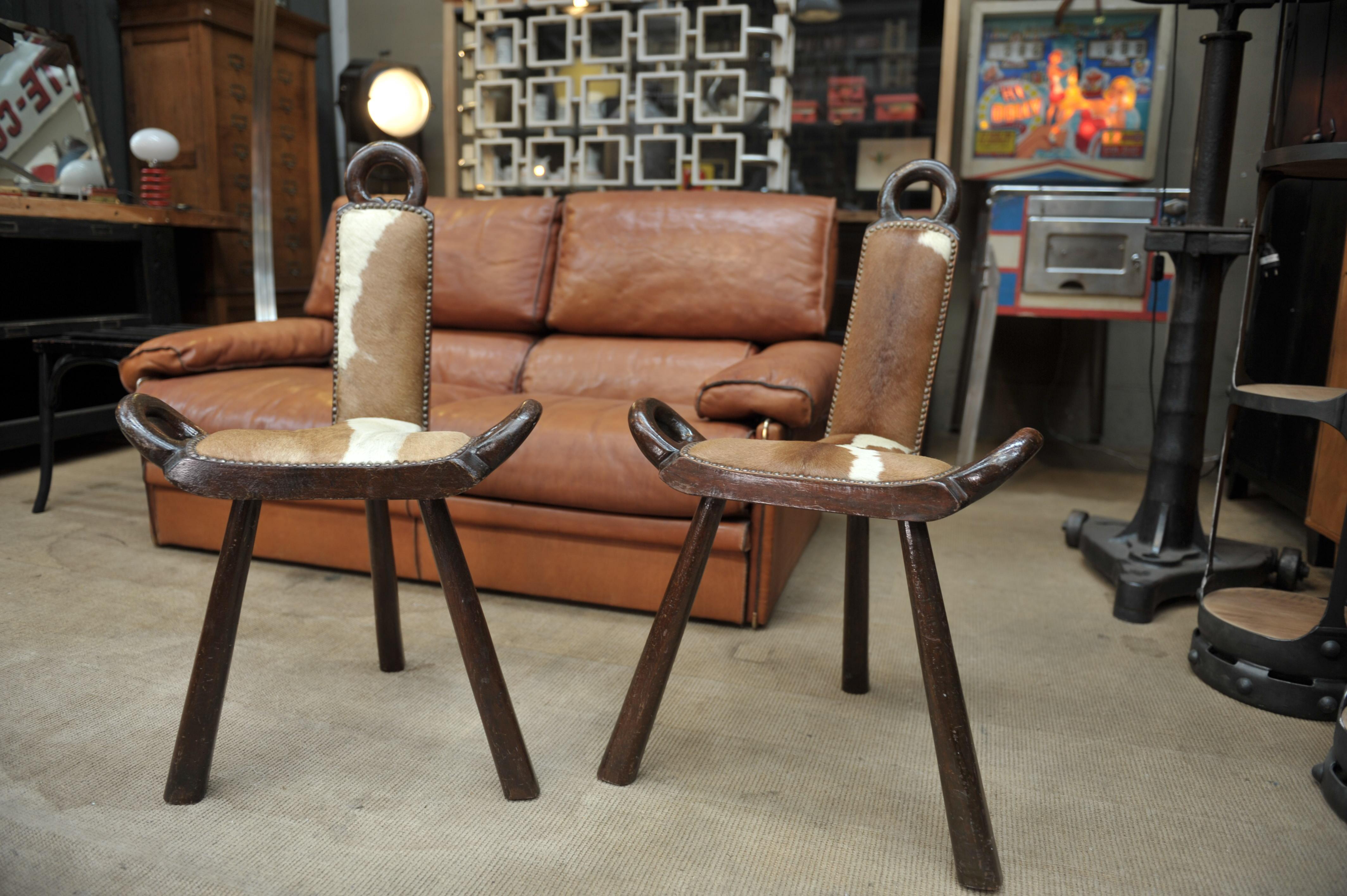 Pair of Wood and Cow Skin Chairs, France, circa 1960 In Good Condition In Roubaix, FR