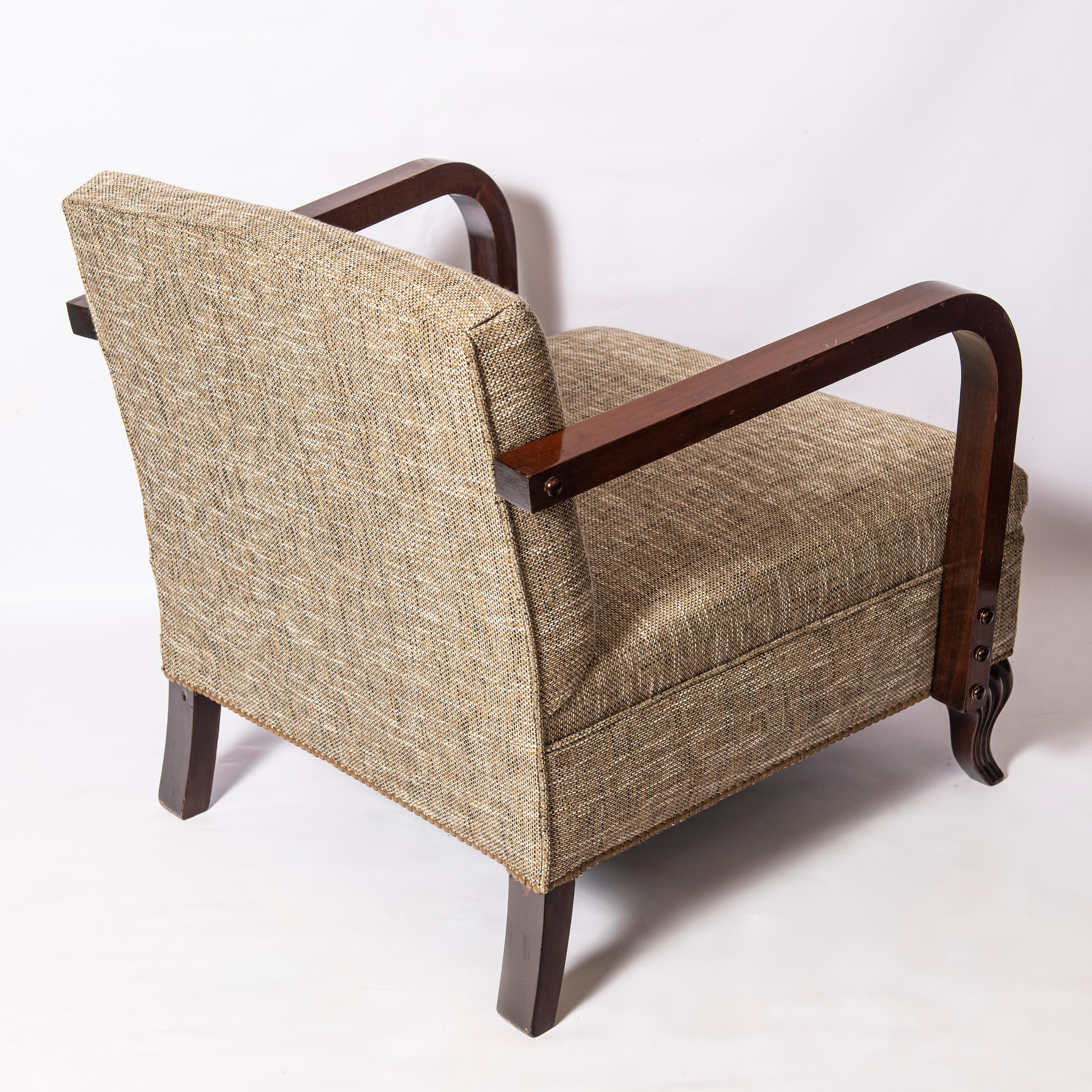 Metà XX secolo Coppia di poltrone in legno e tessuto, periodo Art Déco, Francia, circa 1940 in vendita