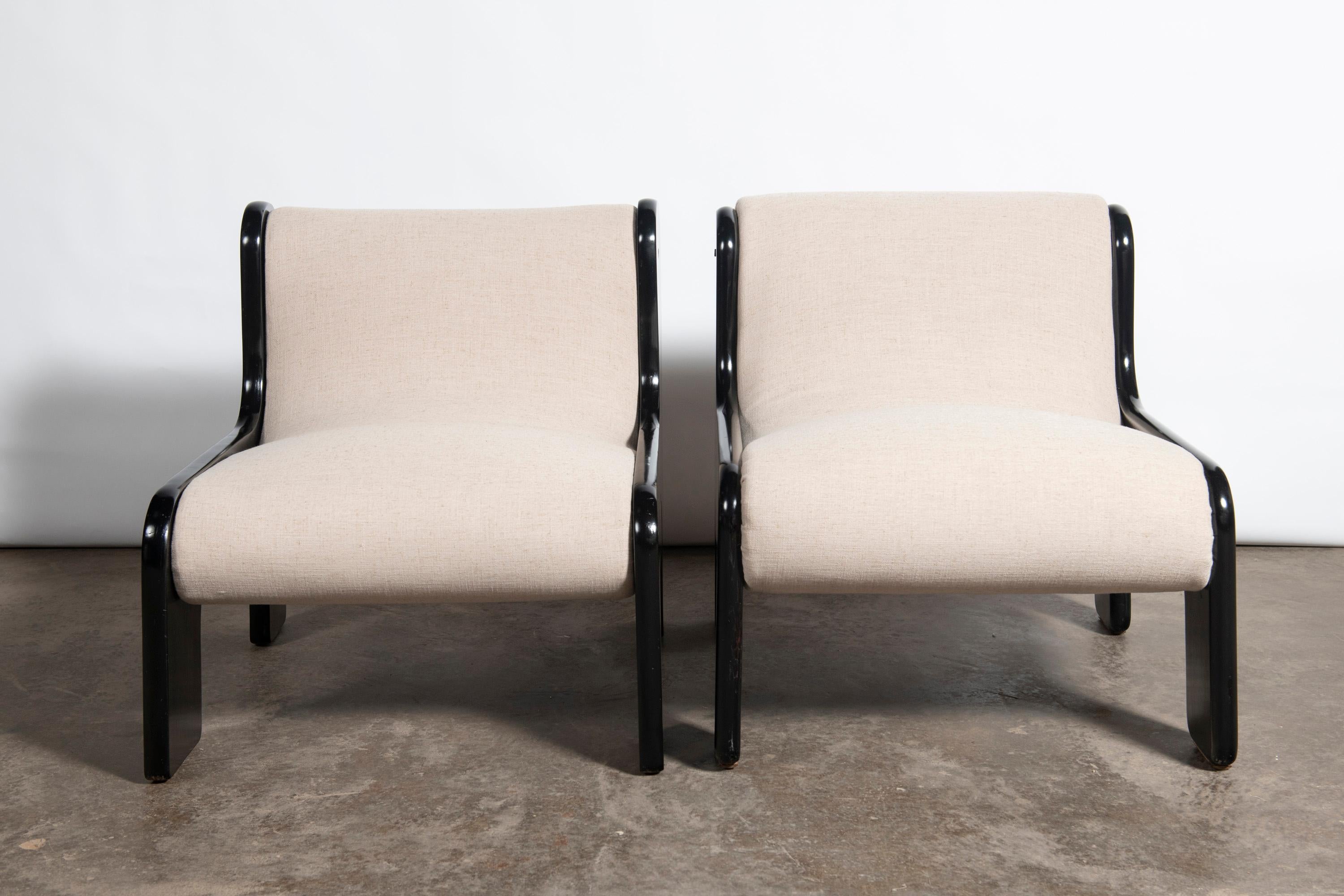 Mid-Century Modern Paire de canapés en bois et tissu LP conçus par Ricardo Blanco, Argentine, 1970. en vente