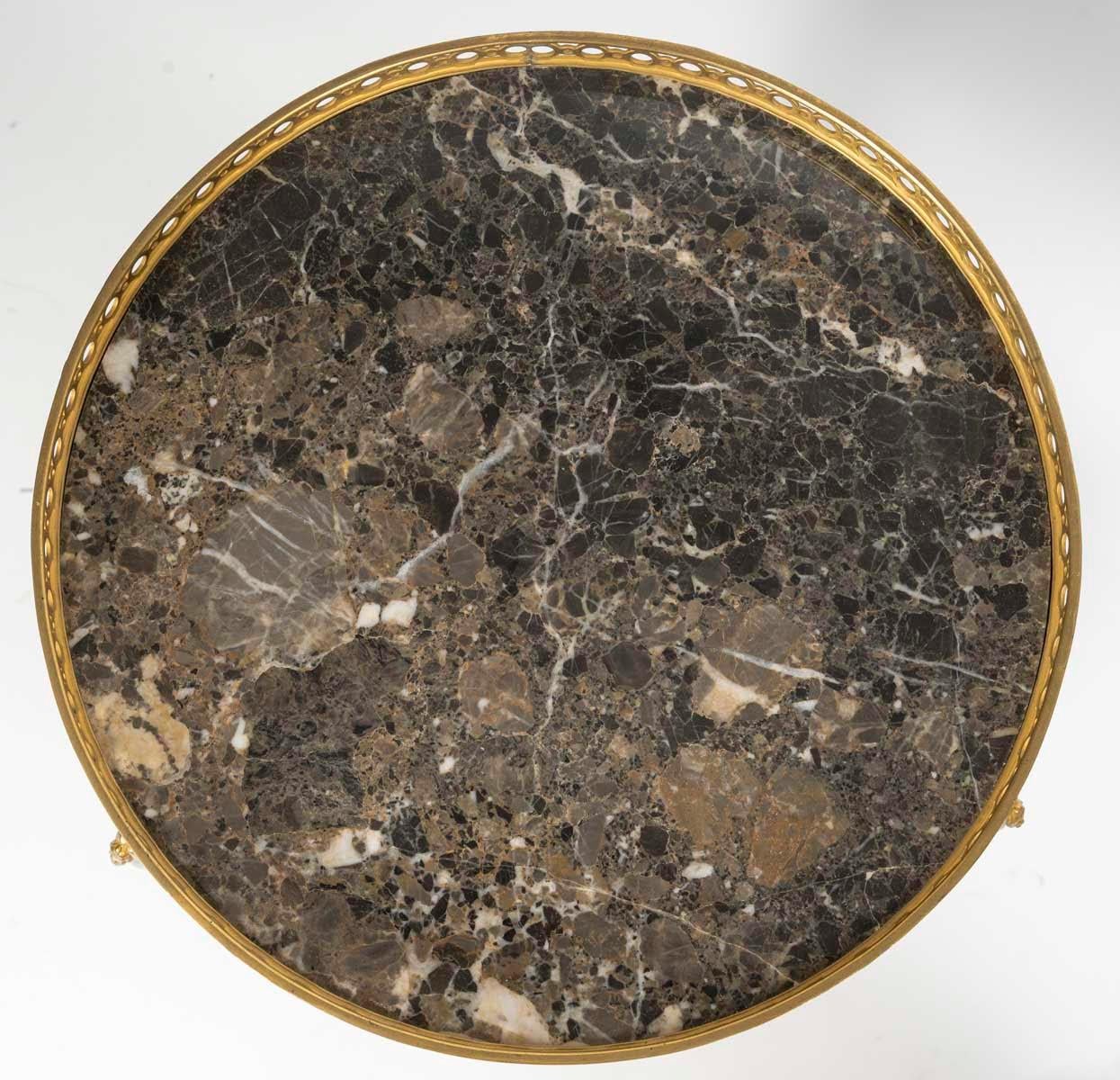 Coppia di tavoli con piedistallo in Wood e bronzo dorato in stile Luigi XV. in vendita 1