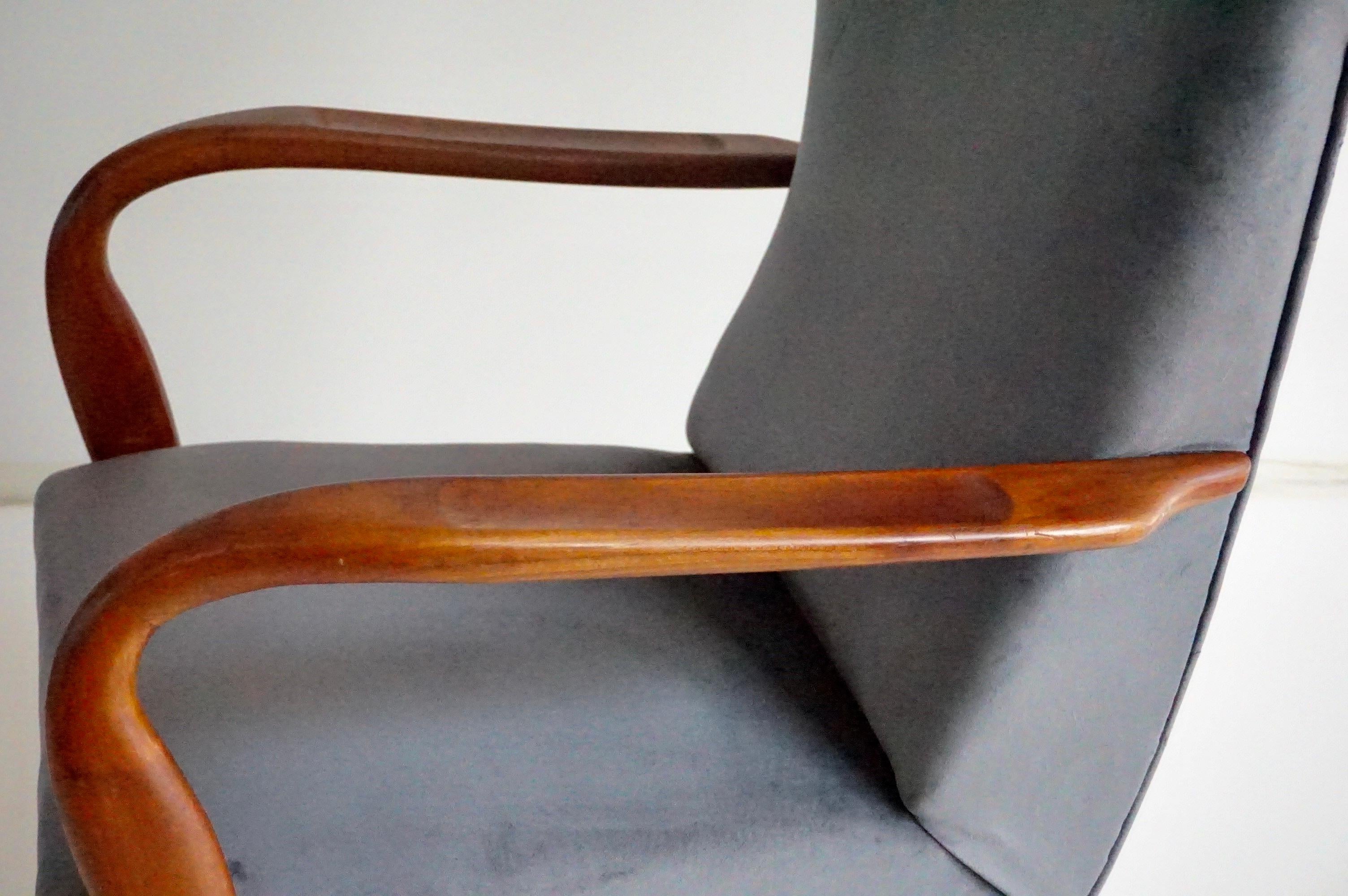 pareja de sillones de madera y terciopelo gris mod. 401 de Cassina, Meda, 1940 en venta 4
