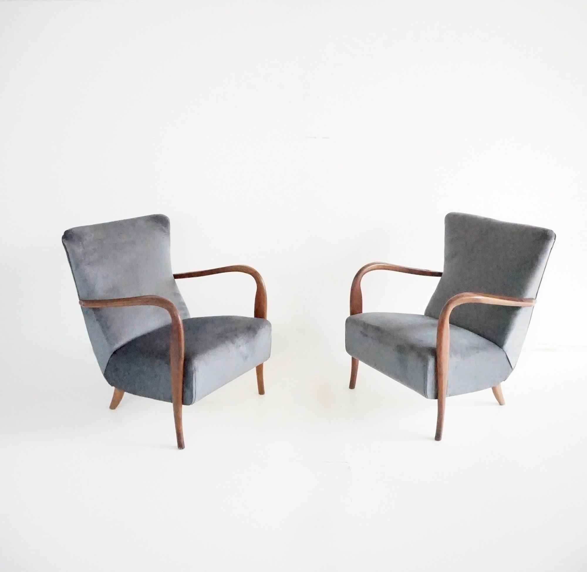 pareja de sillones de madera y terciopelo gris mod. 401 de Cassina, Meda, 1940 Moderno de mediados de siglo en venta