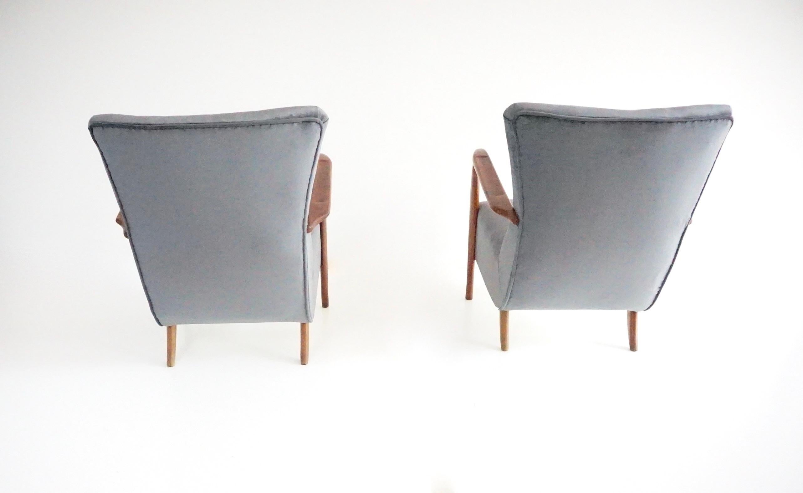 pareja de sillones de madera y terciopelo gris mod. 401 de Cassina, Meda, 1940 en venta 1