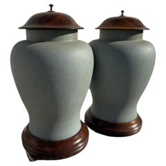 Urns