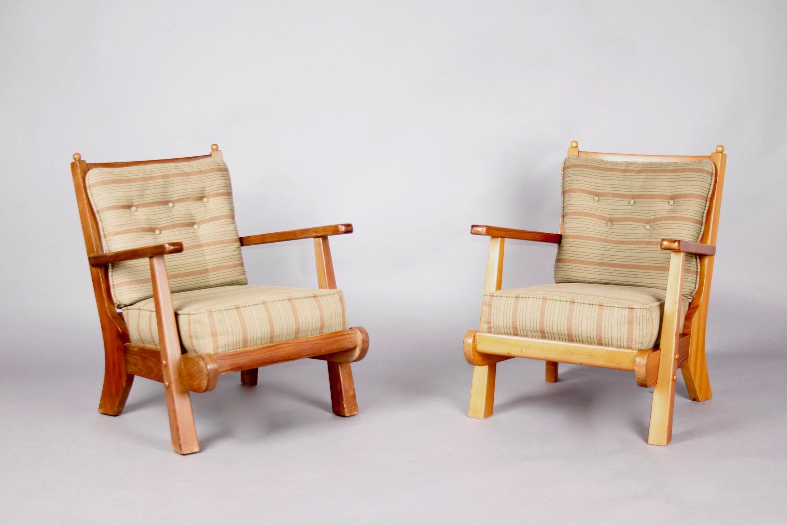 Pair of wood and leather mid century armchairs In Good Condition For Sale In grand Lancy, CH
