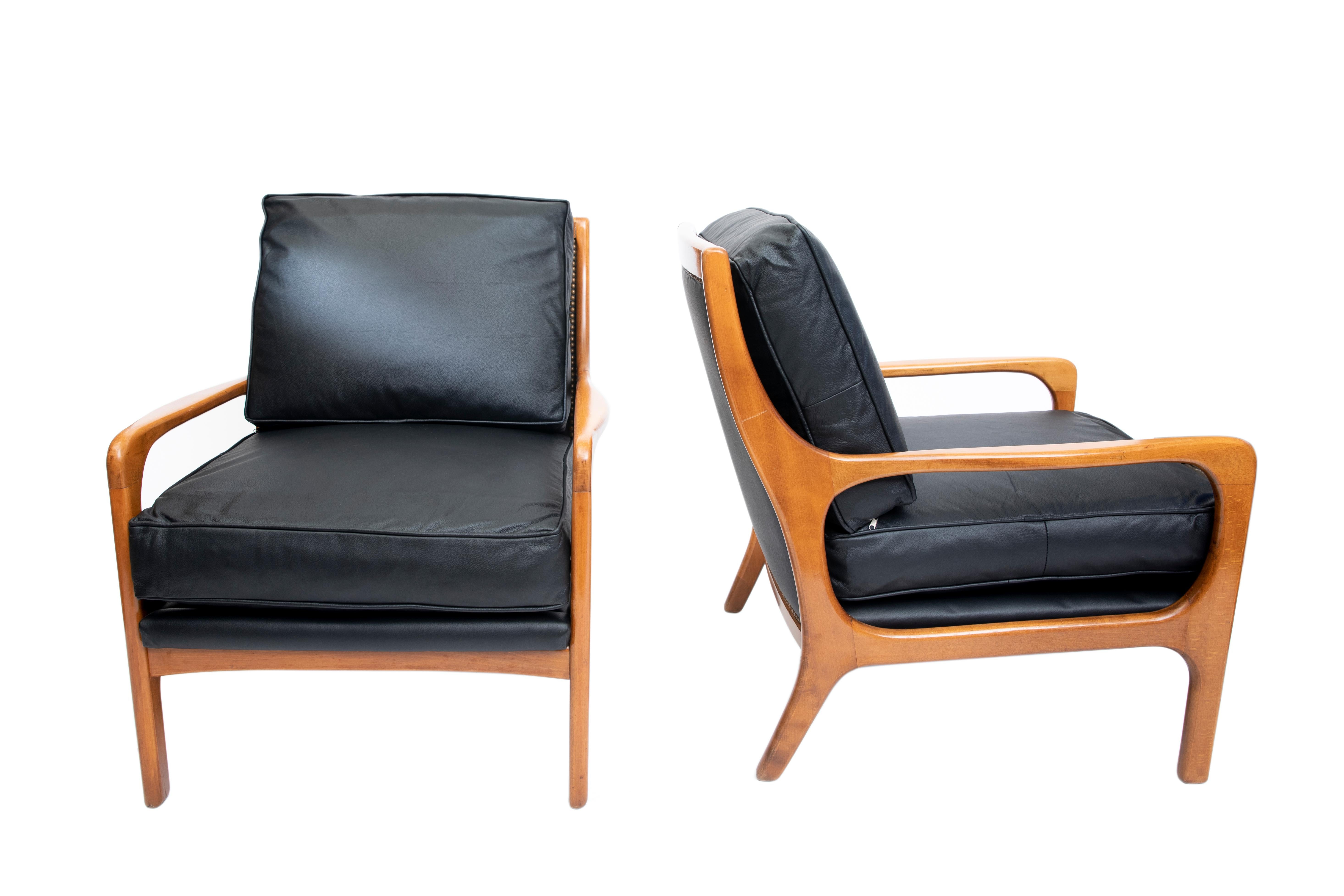 Scandinavian Modern Pair of Wood and Leather Scandinavian Armchairs, circa 1960 For Sale