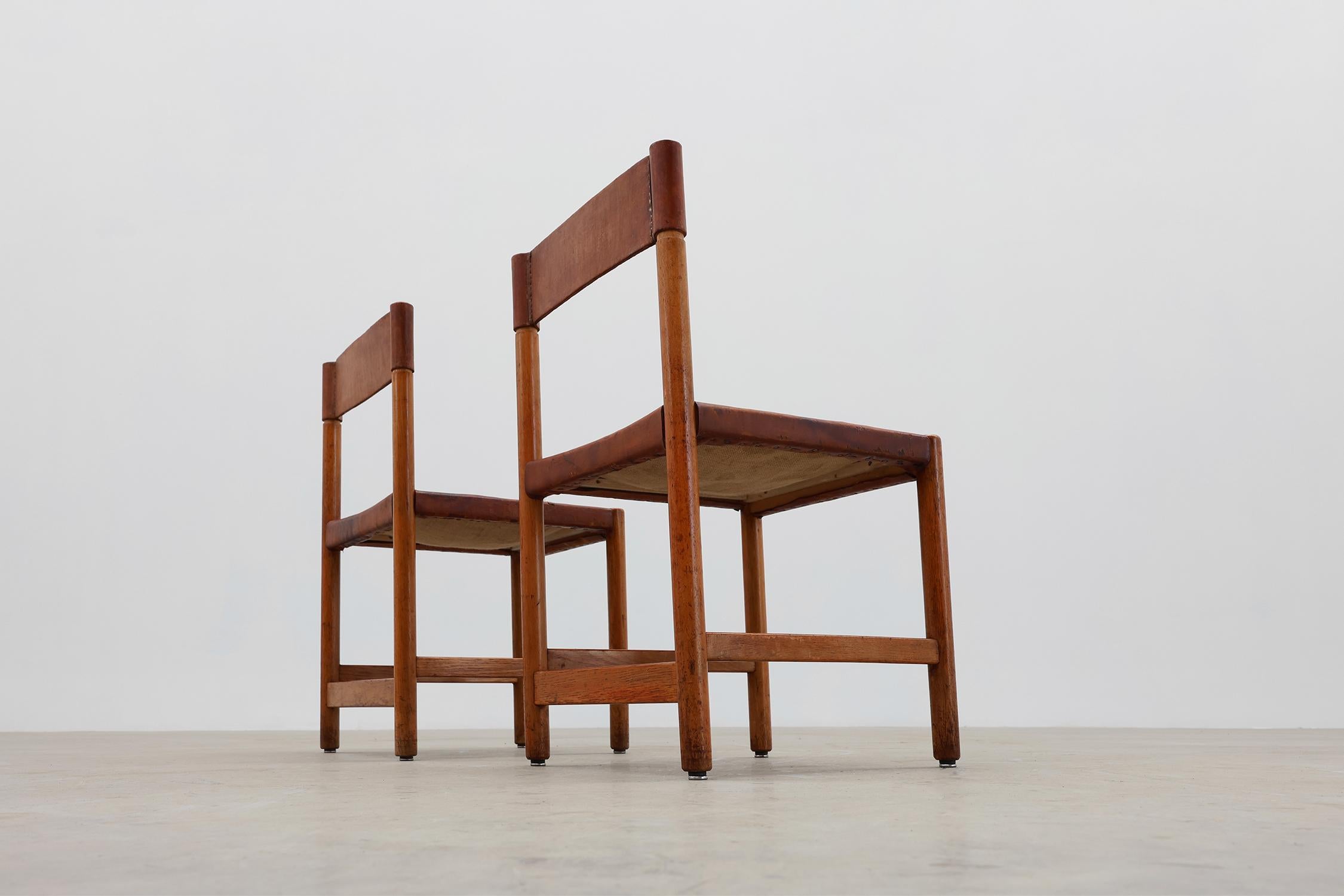 Paire de chaises espagnoles en bois et cuir de Jordi Vilanova, vers 1960 en vente 6