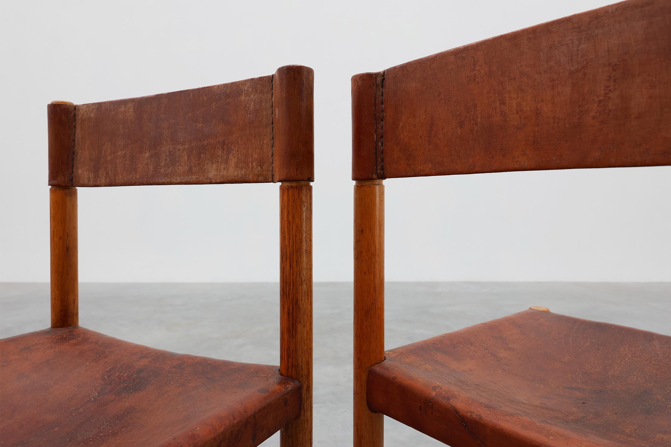 Mid-Century Modern Paire de chaises espagnoles en bois et cuir de Jordi Vilanova, vers 1960 en vente