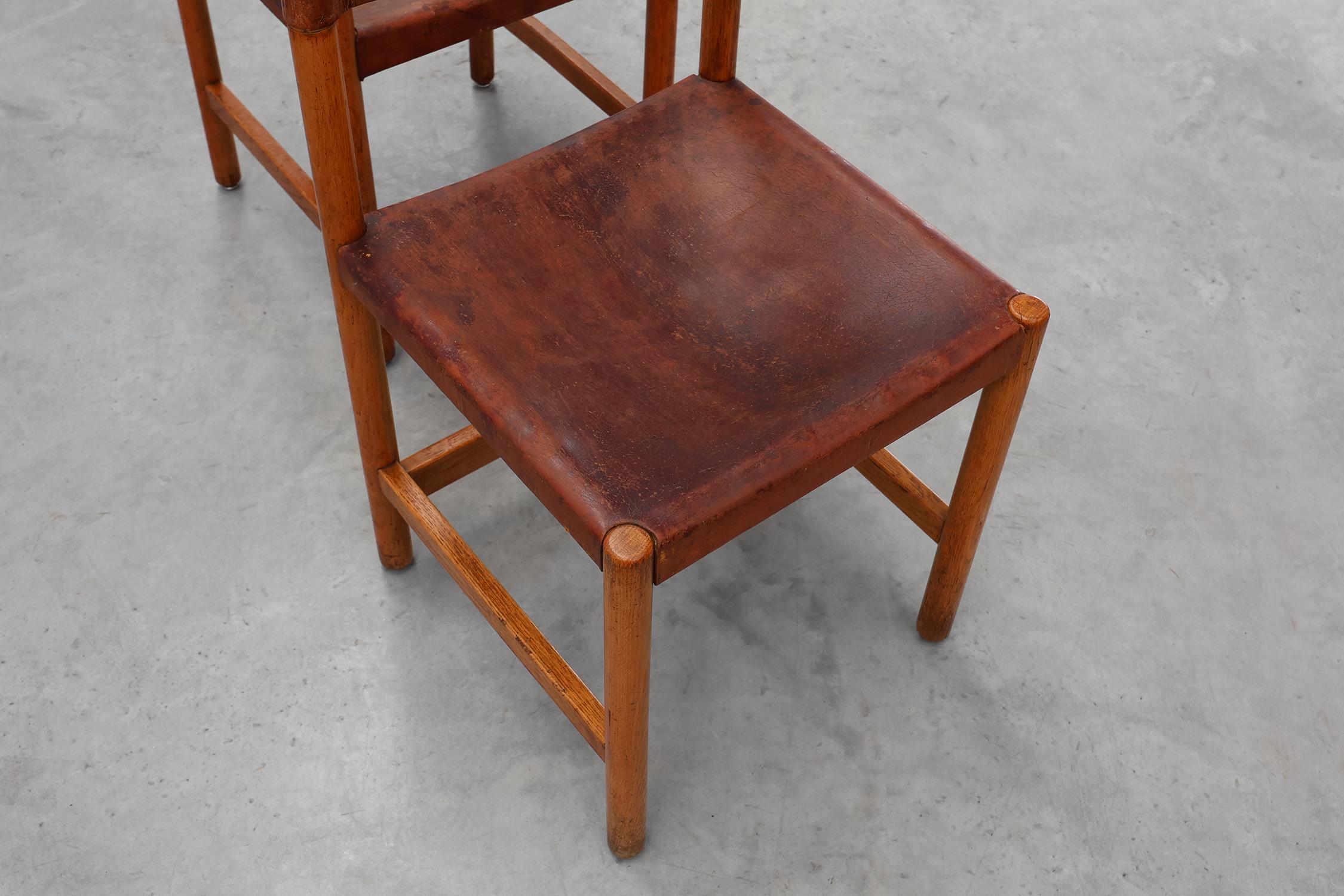 Paire de chaises espagnoles en bois et cuir de Jordi Vilanova, vers 1960 en vente 2