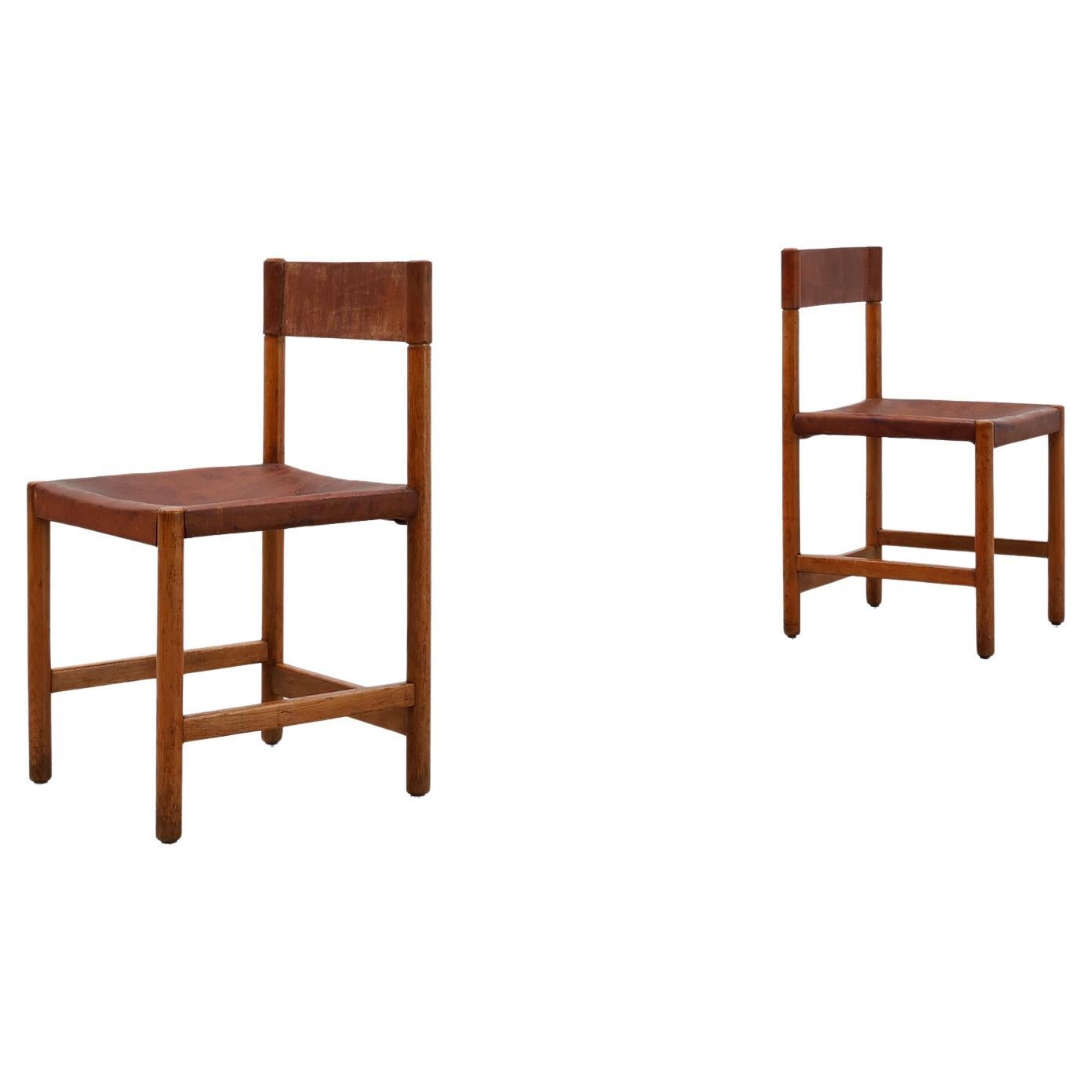 Paire de chaises espagnoles en bois et cuir de Jordi Vilanova, vers 1960 en vente