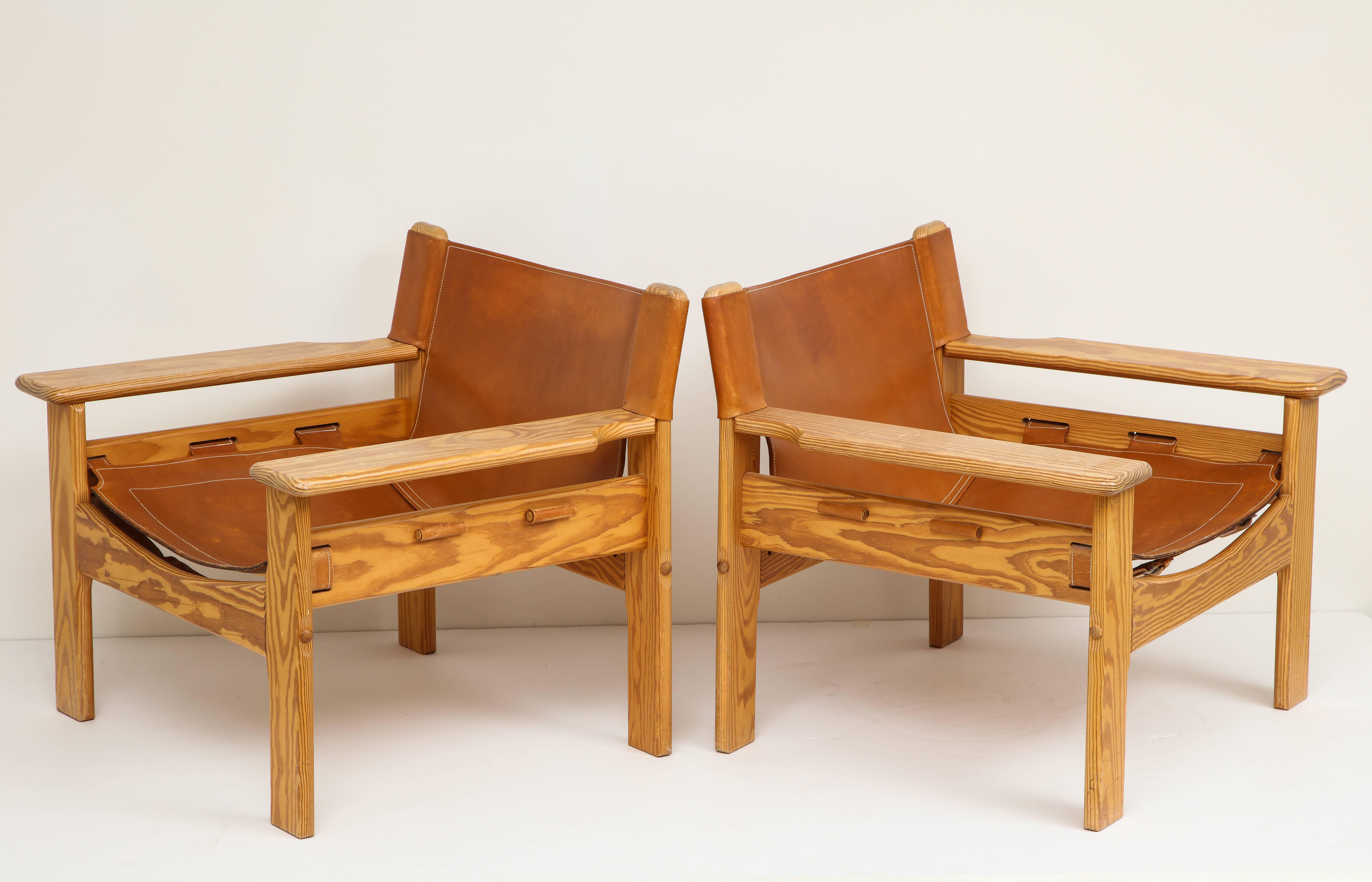 Pair of Wood and Leather Spanish Safari Chairs In Excellent Condition In Los Angeles, CA
