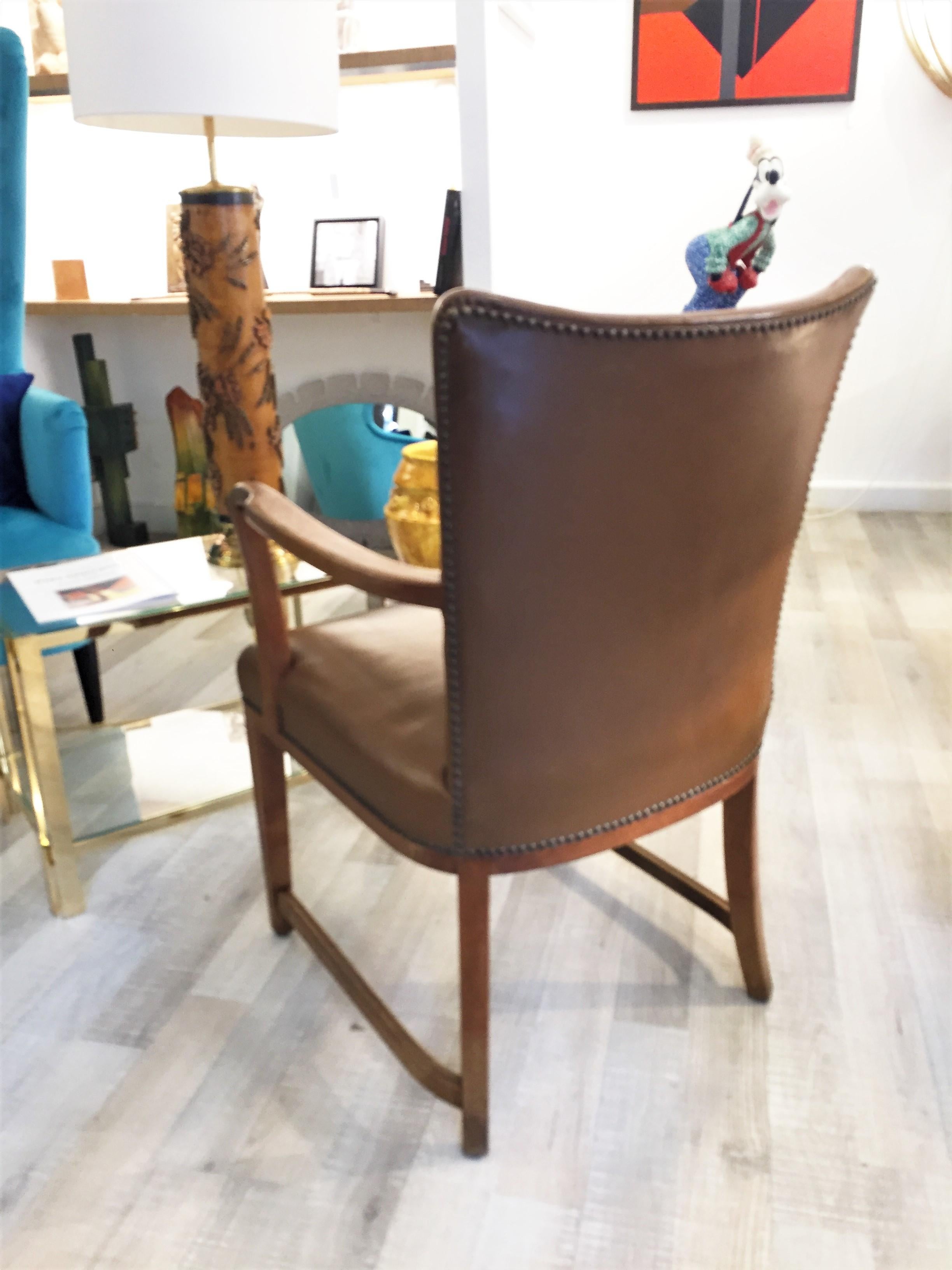 Pair of Wood and Leatherette Armchairs In Good Condition For Sale In Budapest, HU