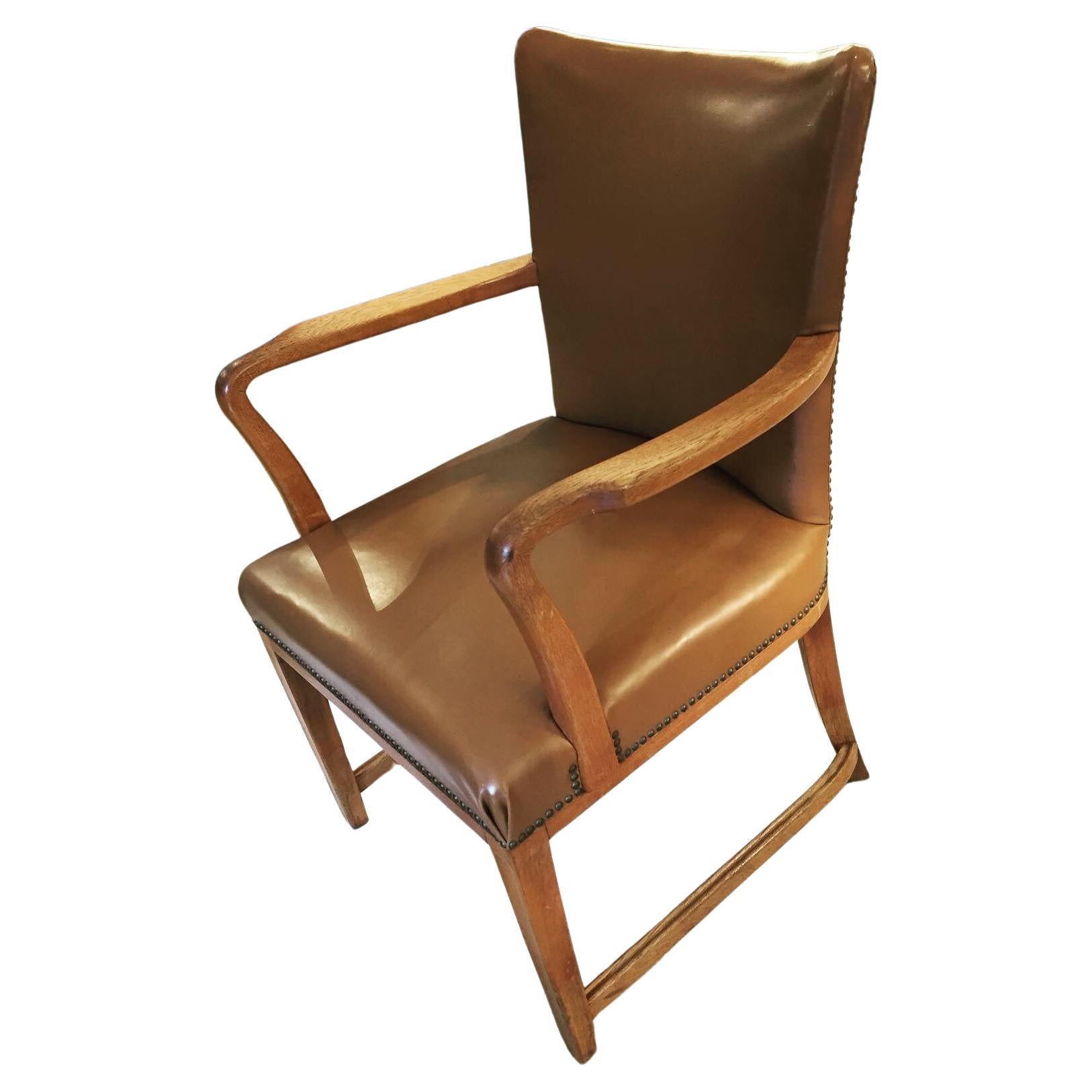 Paar Sessel aus Holz und Kunstleder im Angebot