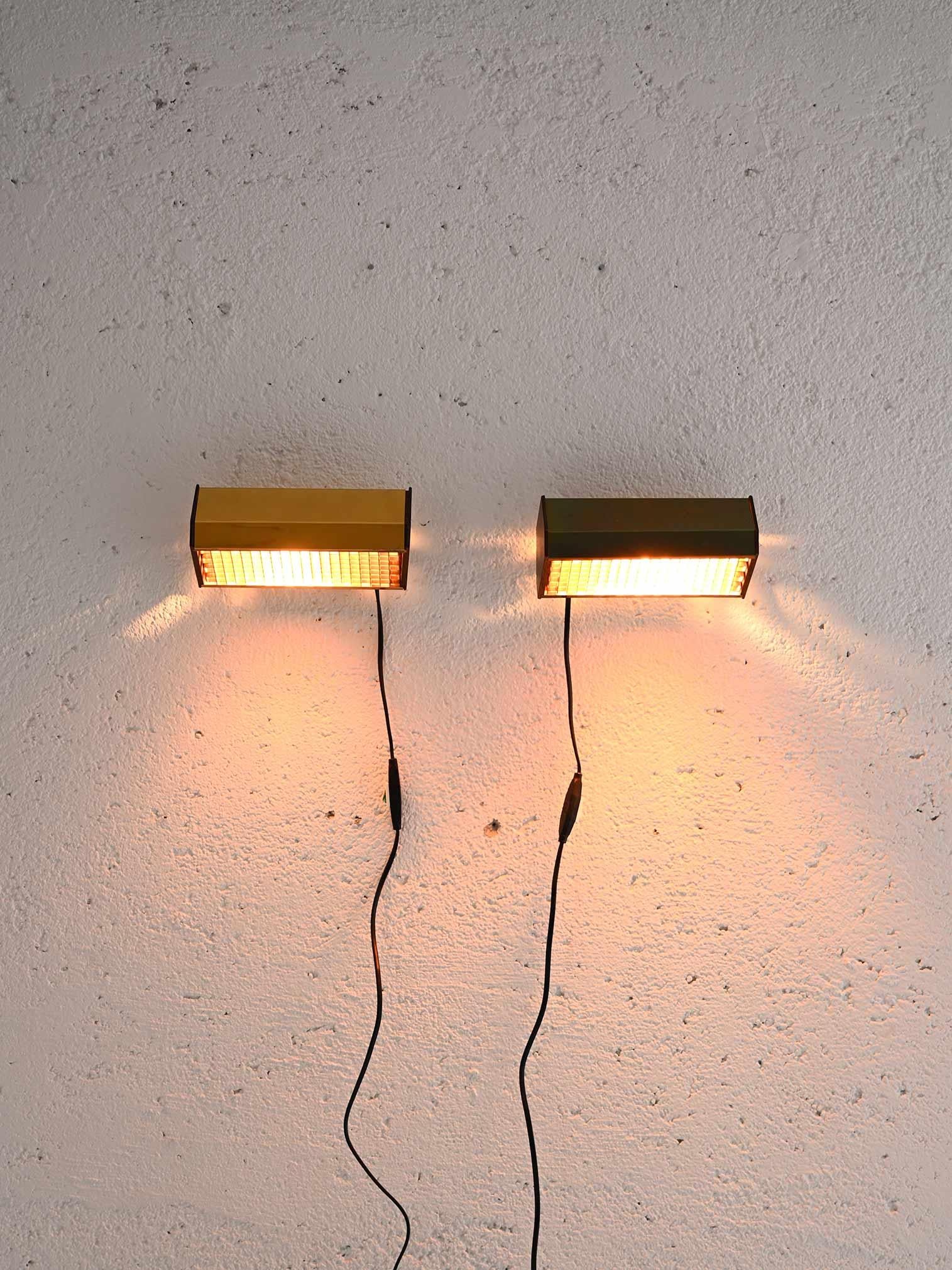 Pair of original Scandinavian metal and wood wall lamps.
Good condition. May show some signs of time. Please pay attention to the photographs.

BD073