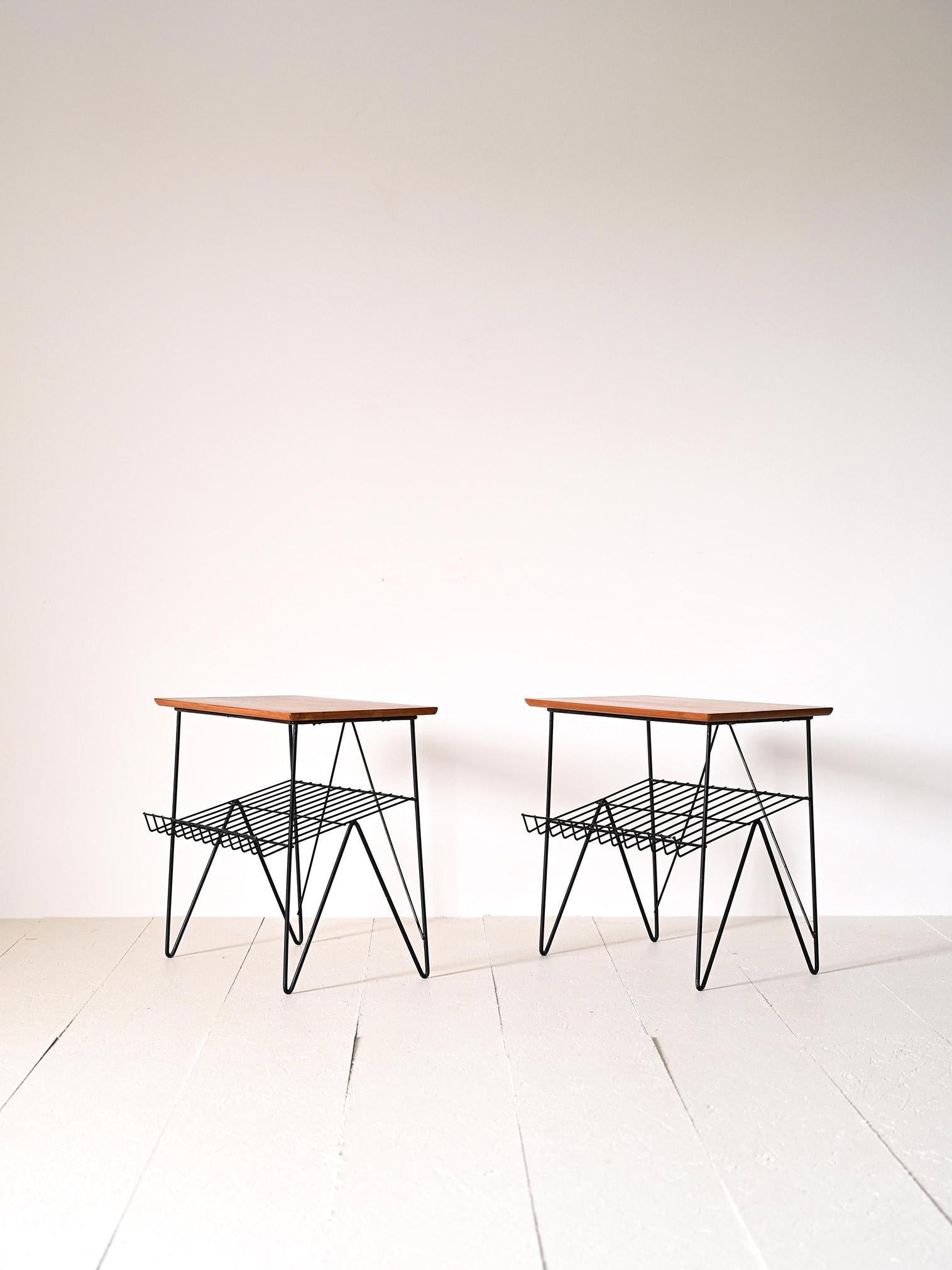 Paire de tables d'appoint en bois et métal Bon état - En vente à Brescia, IT