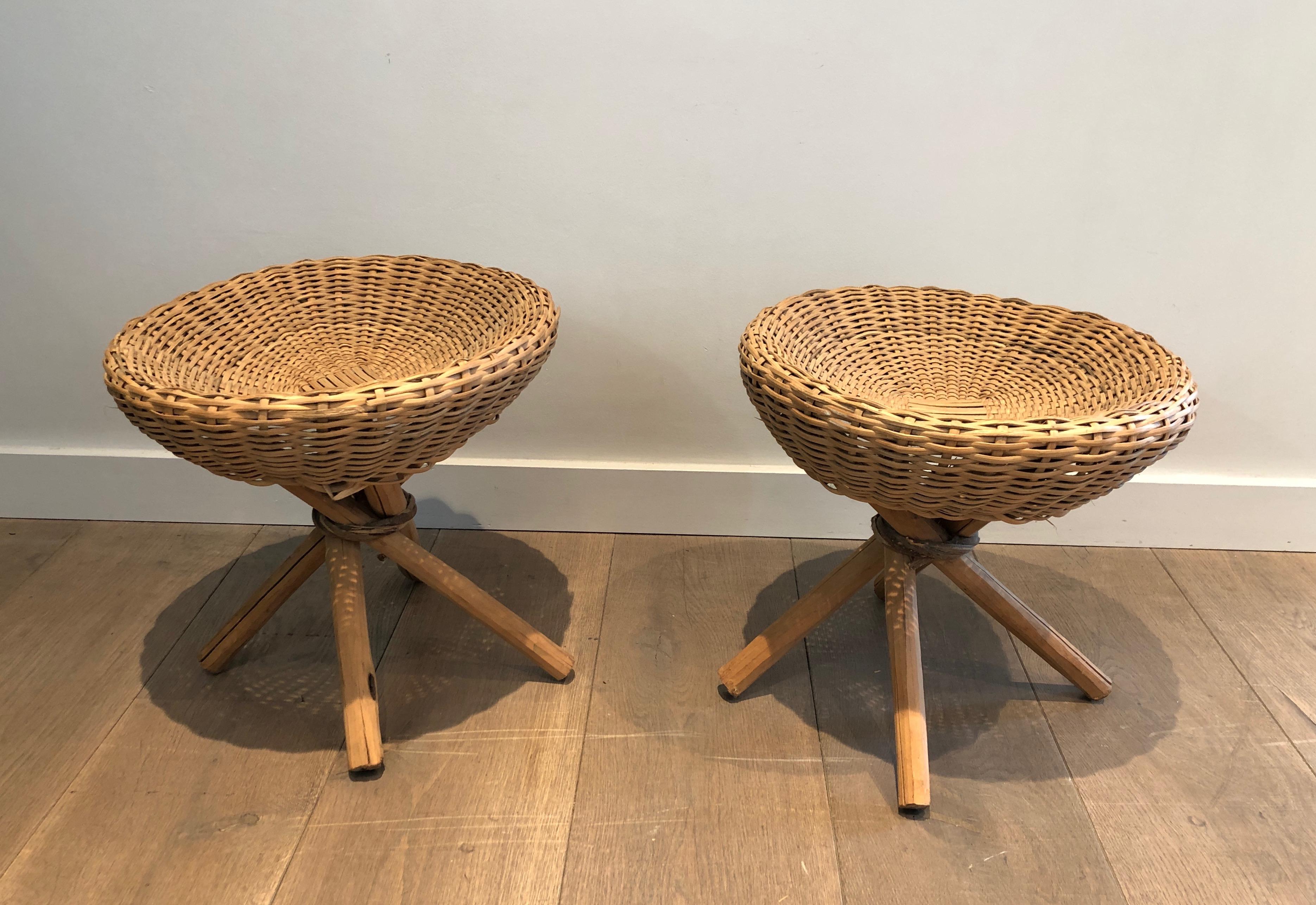 Pair of Wood and Rattan Stools, French, Circa 1970 In Good Condition For Sale In Marcq-en-Barœul, Hauts-de-France