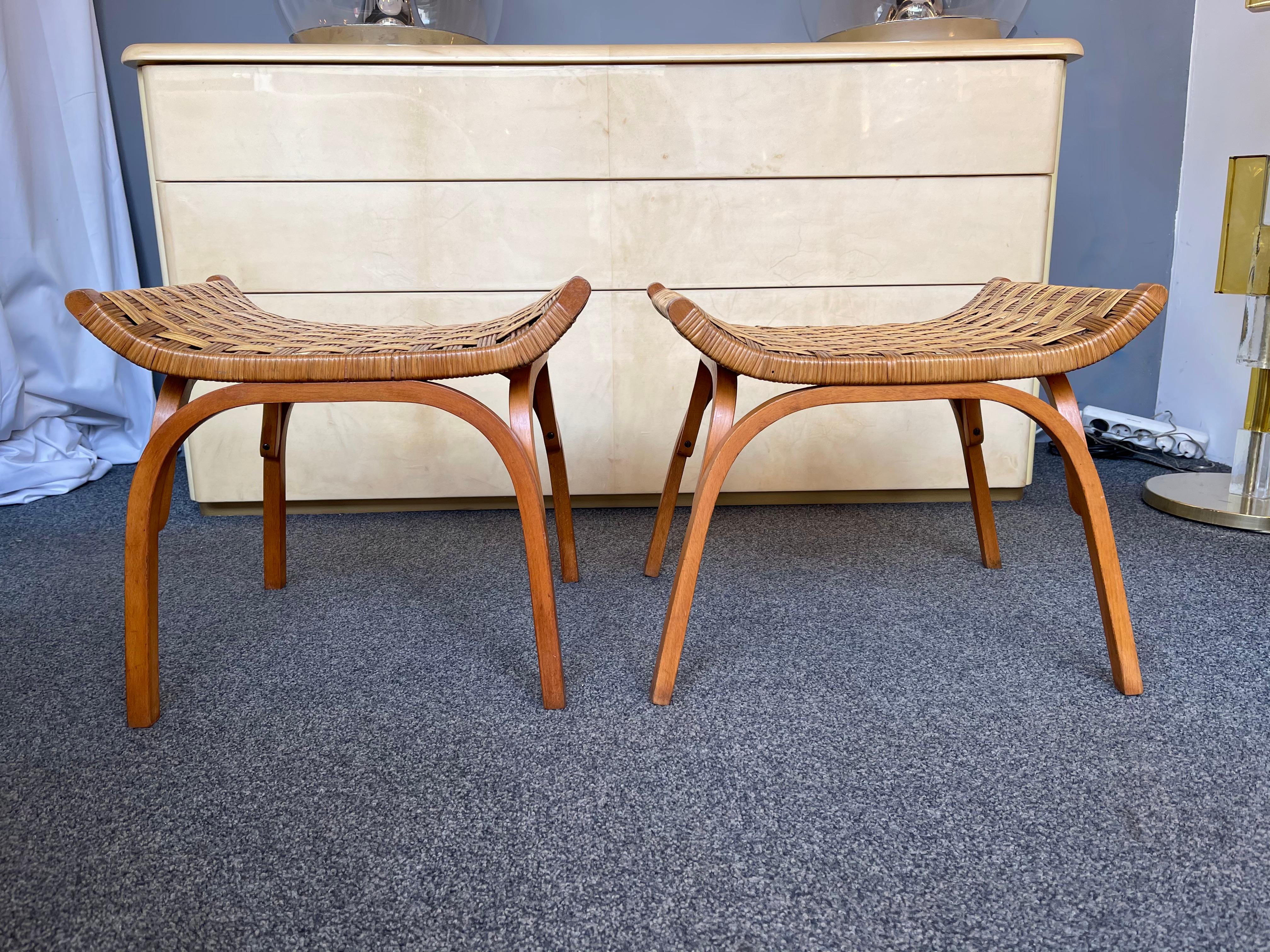 Pair of Wood and Rattan Taurus Stools, Italy, 1960s In Good Condition In SAINT-OUEN, FR