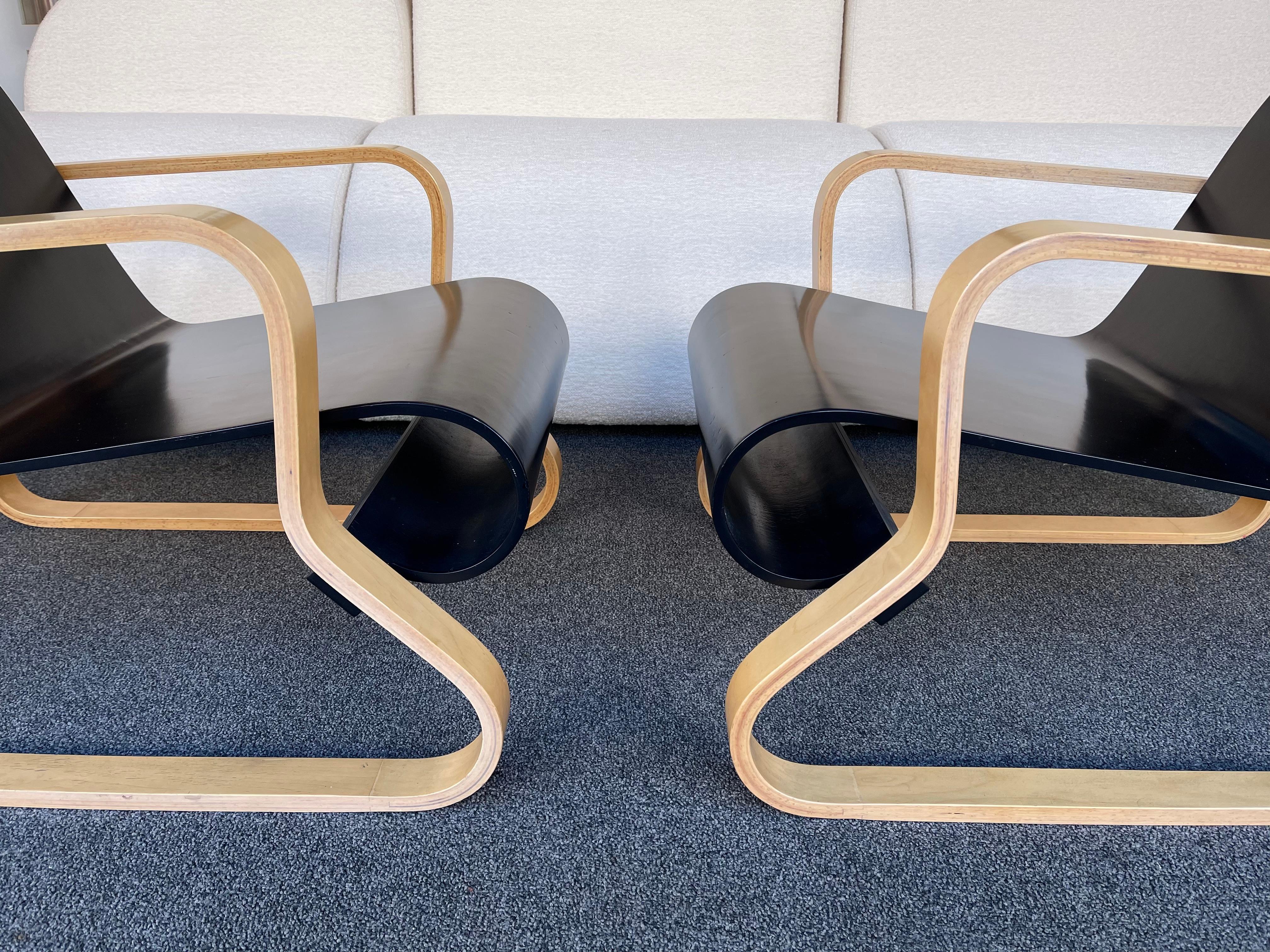 Mid-Century Modern Pair of Wood Armchairs 41 Paimio by Alvar Aalto. Finland, 1930s
