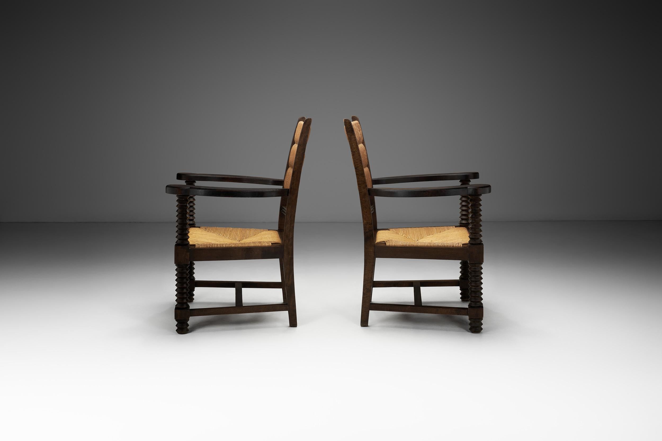 Paire de fauteuils en Wood à la manière de Charles Dudouyt, Europe ca 1940s Bon état - En vente à Utrecht, NL