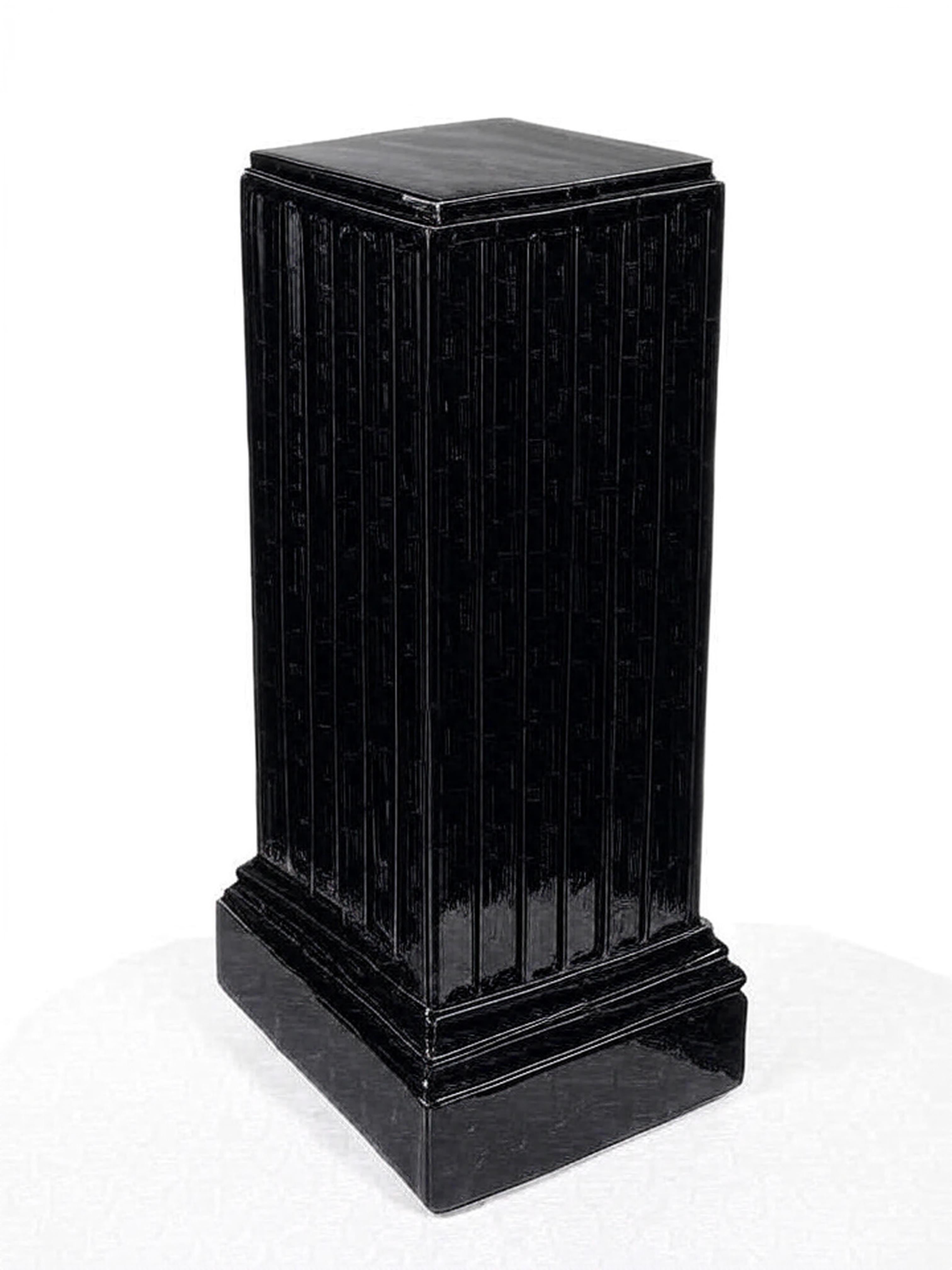 Legno Coppia di colonne in legno laccato nero con piedistallo, stile neoclassico, XX secolo in vendita