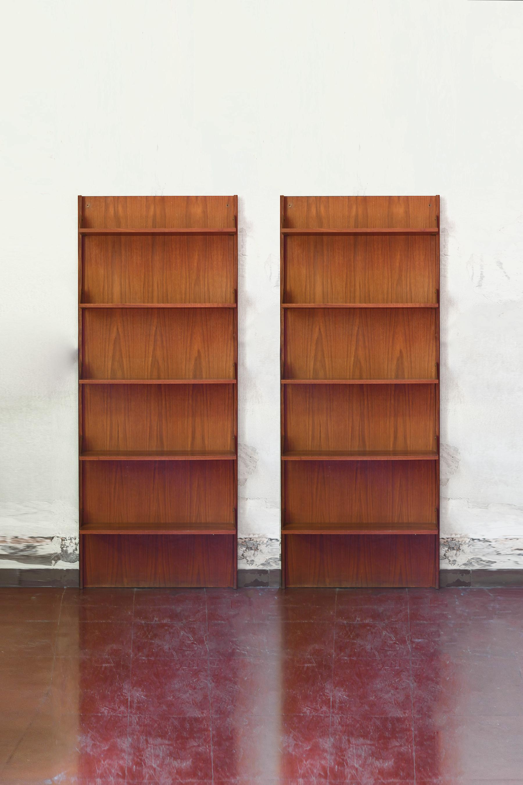 Pair of wood bookcases with brass details from the 1960s For Sale 1