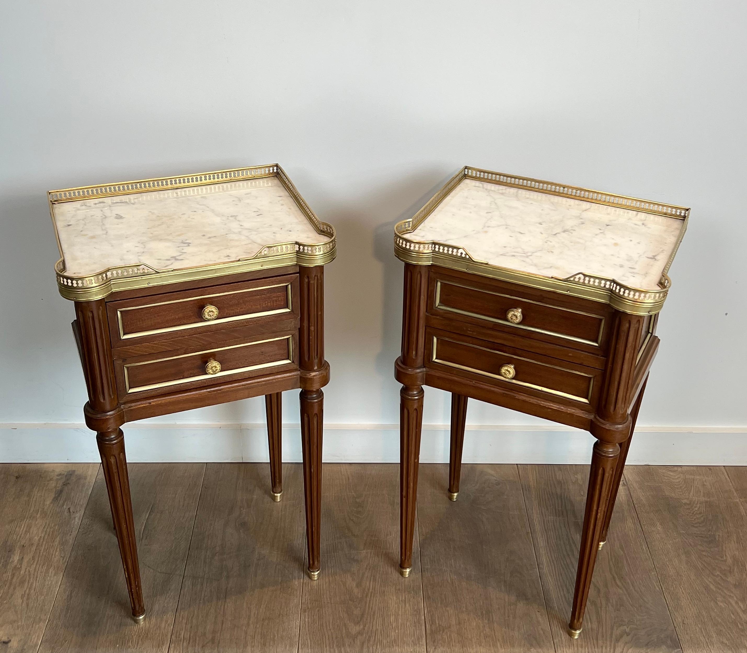 Pair of Wood & Brass Side Tables with Carrara Marble Tops in Maison Jansen Style For Sale 5
