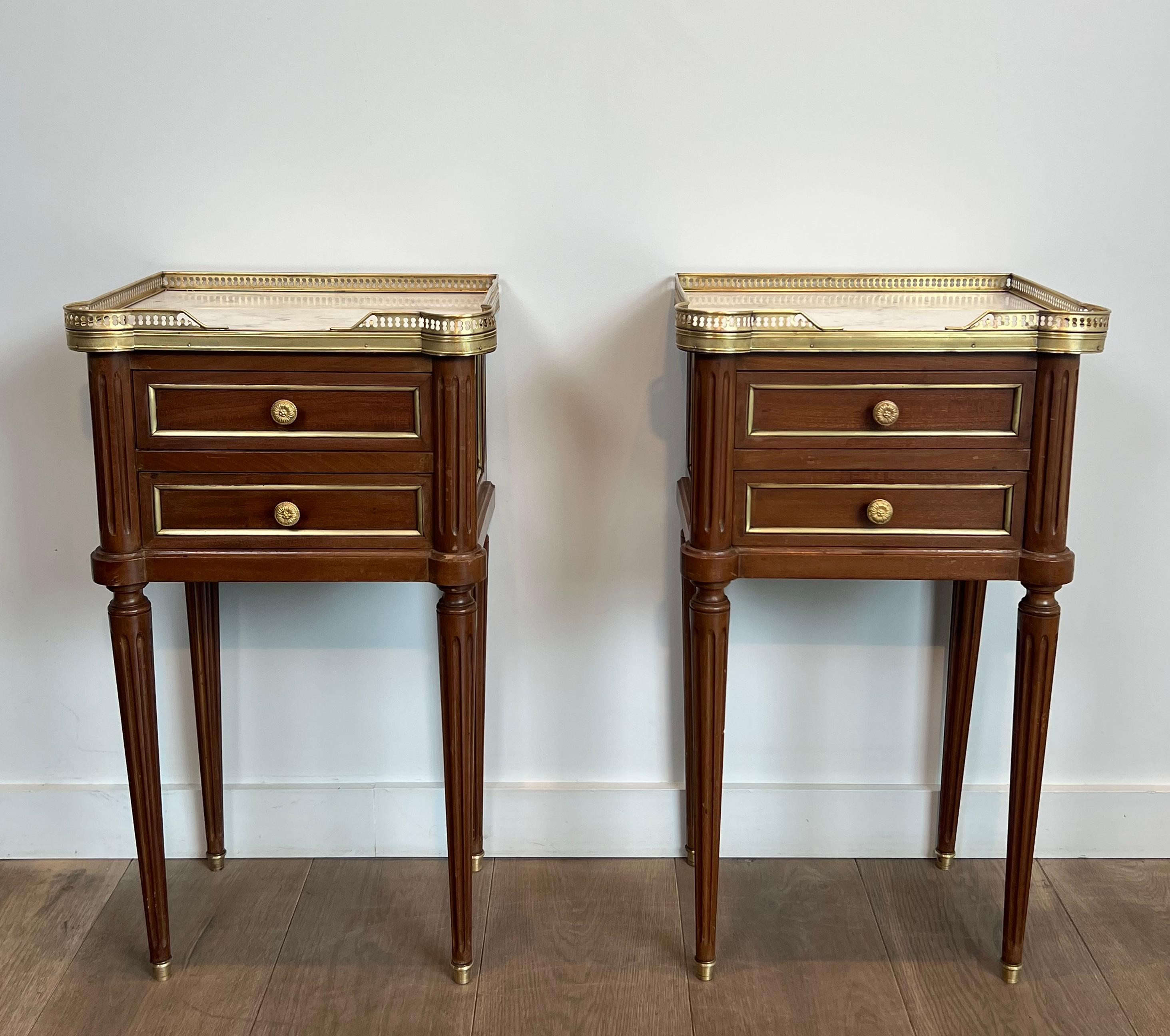 Pair of Wood & Brass Side Tables with Carrara Marble Tops in Maison Jansen Style For Sale 6