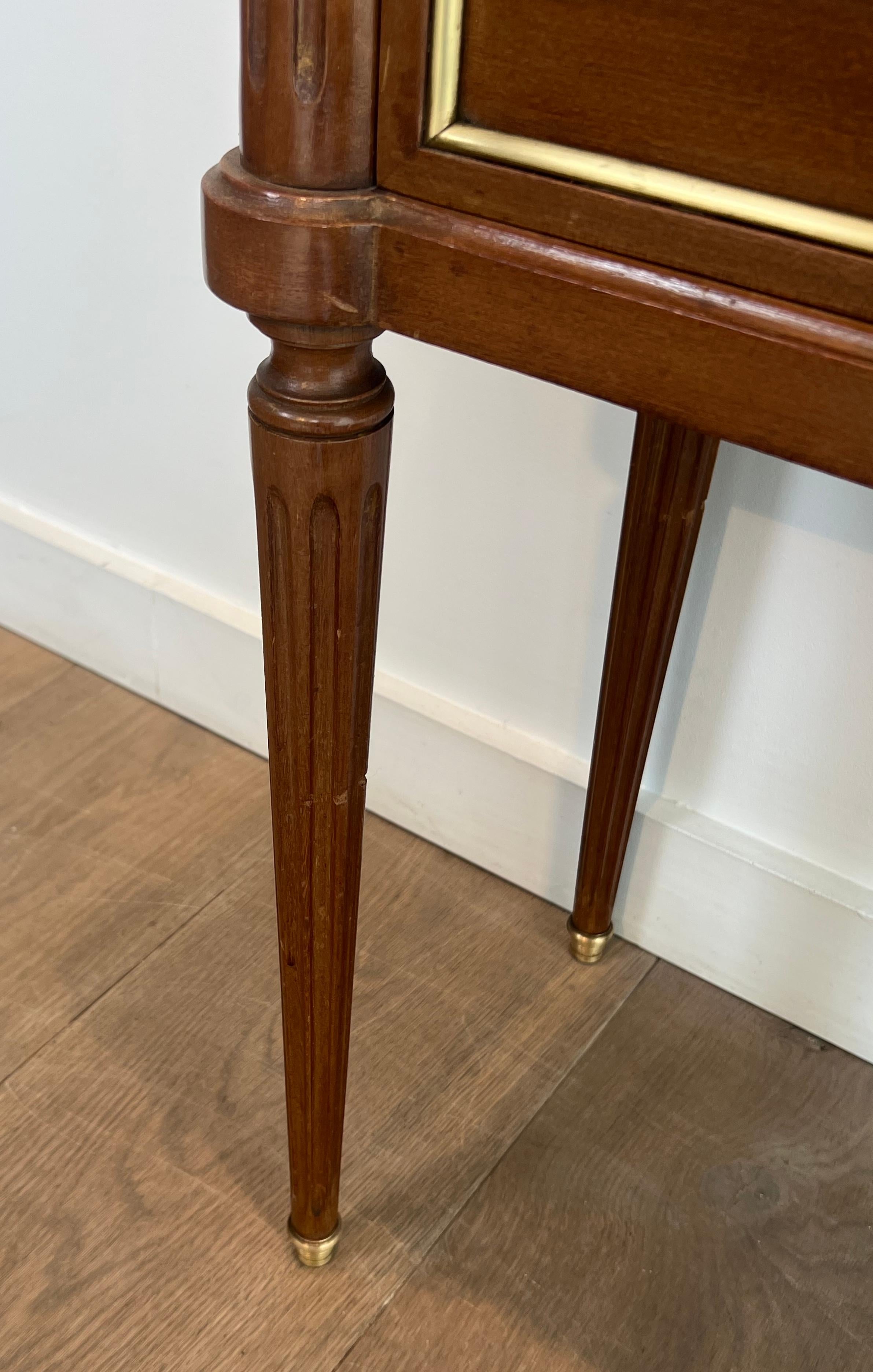 Pair of Wood & Brass Side Tables with Carrara Marble Tops in Maison Jansen Style For Sale 8